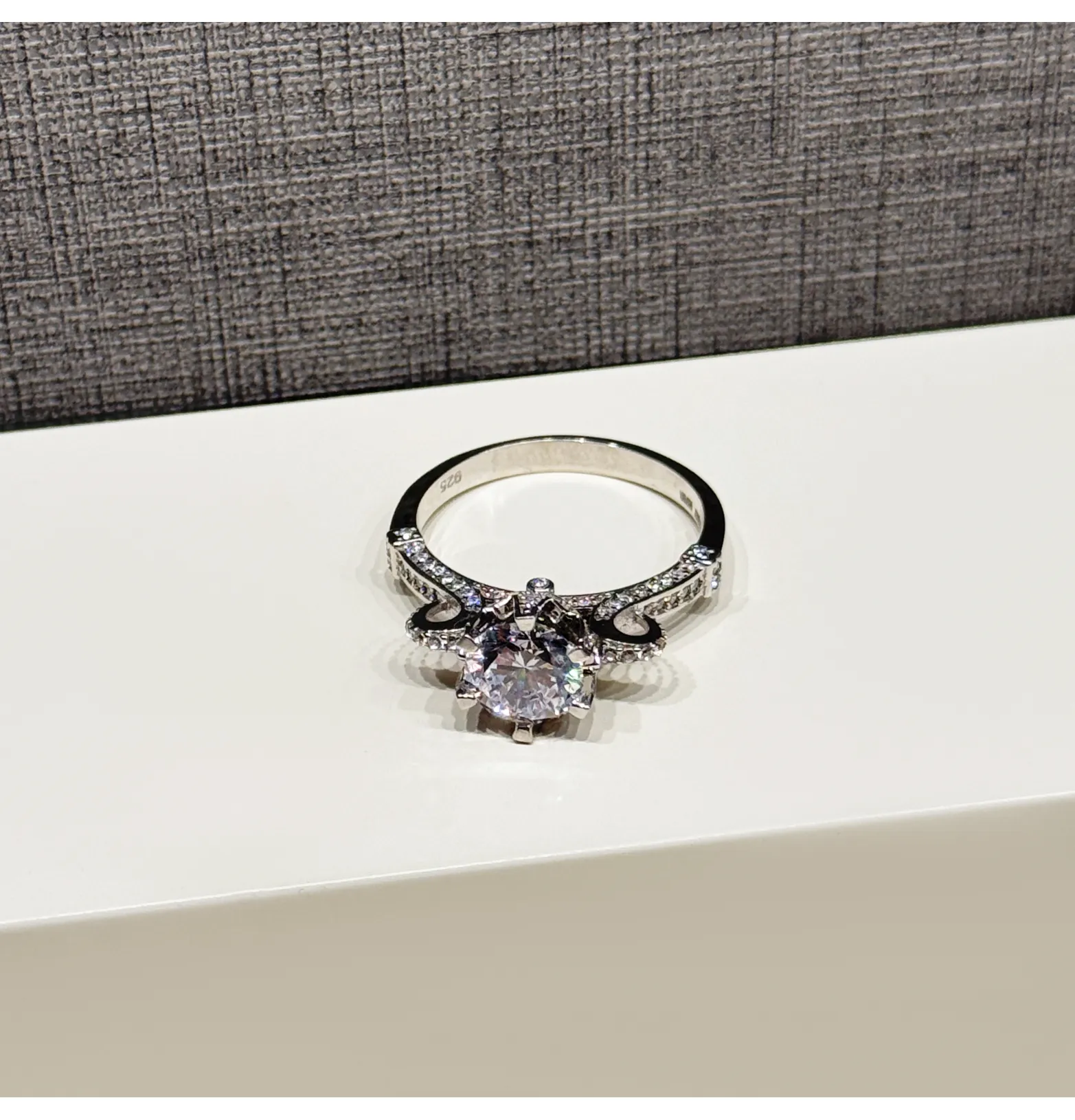 925 sterling silver ring with Swarovski zircon