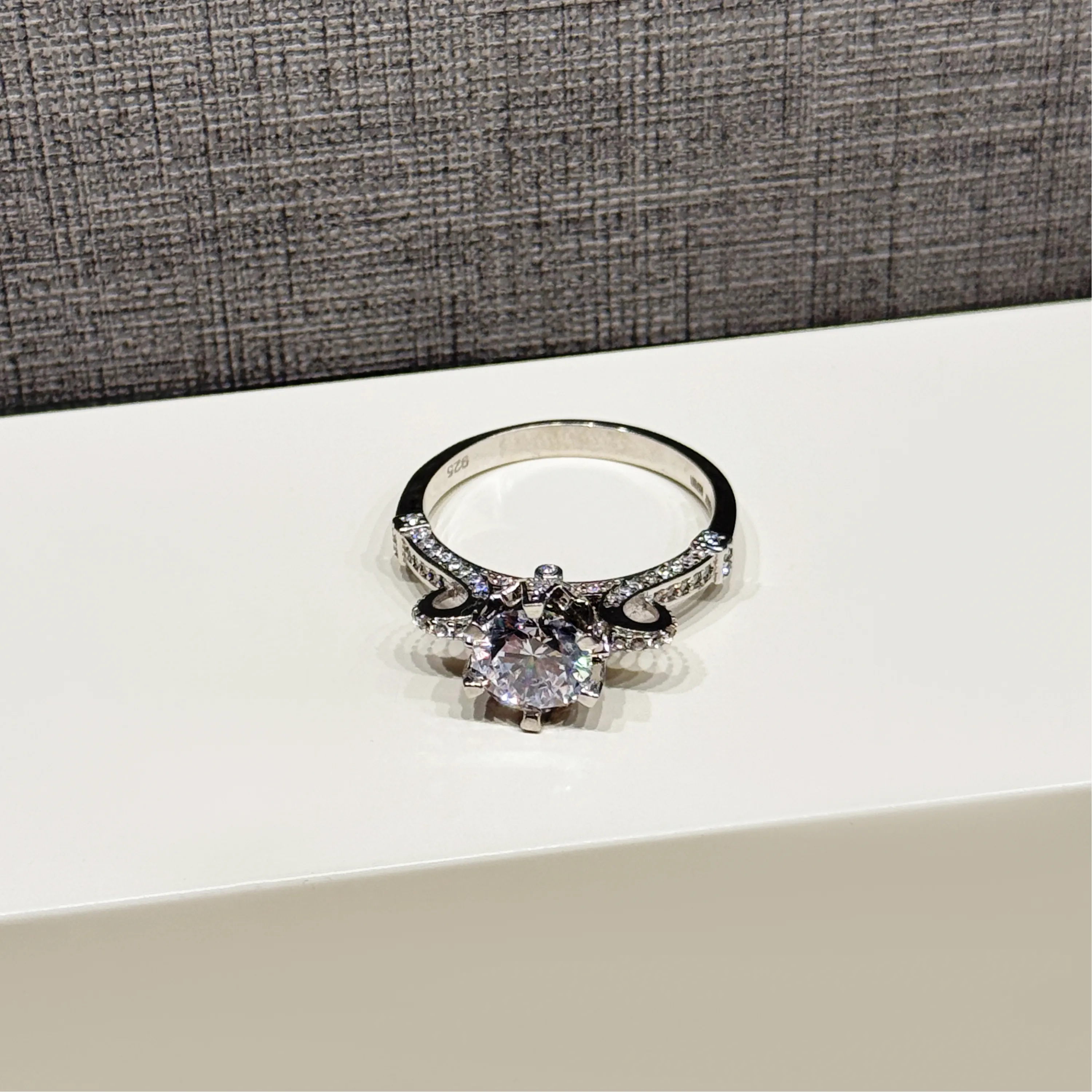 925 sterling silver ring with Swarovski zircon