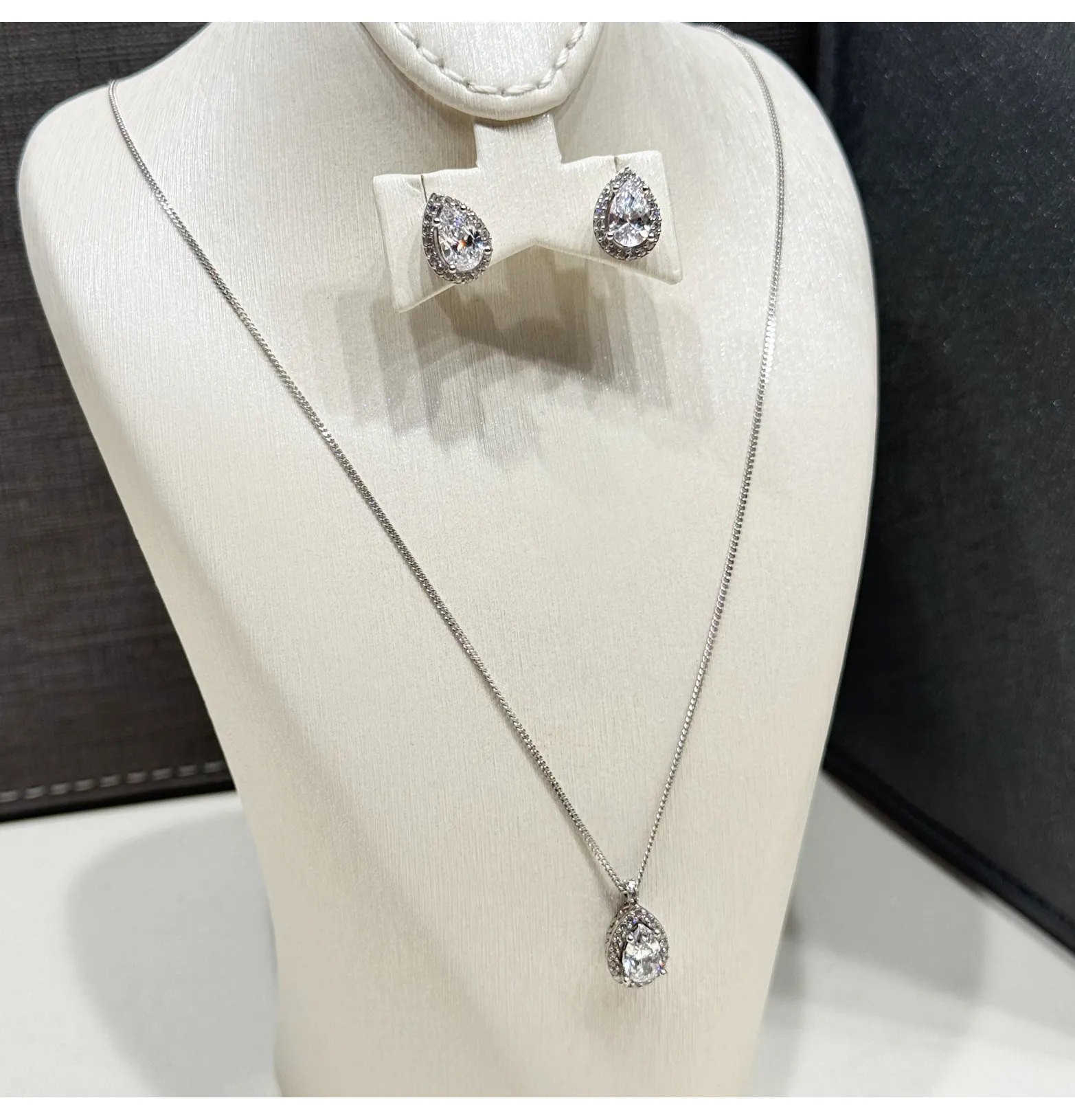 Half set of 925 sterling silver with Swarovski zircon