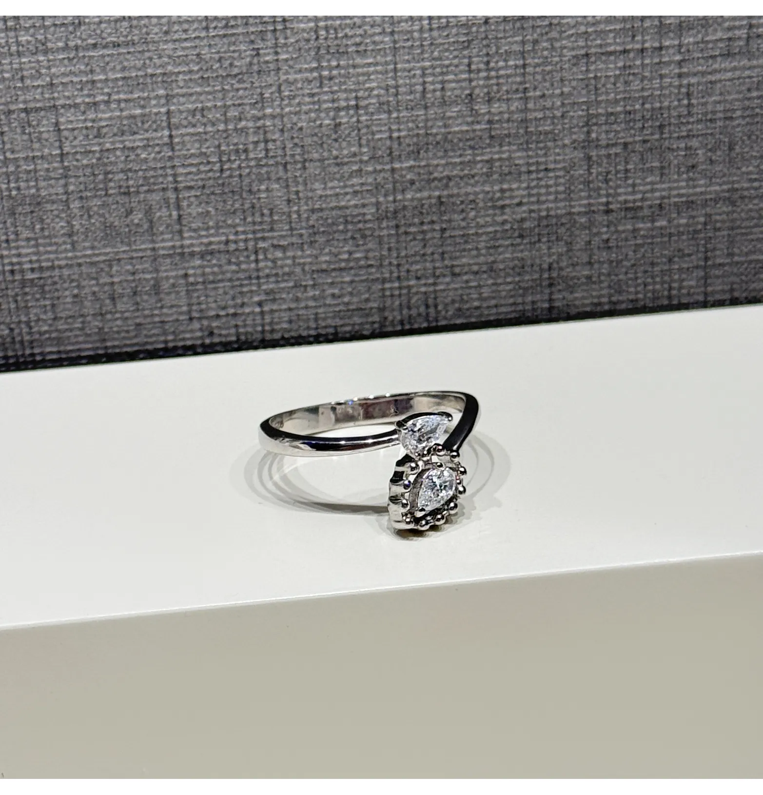 925 sterling silver ring with Swarovski zircon