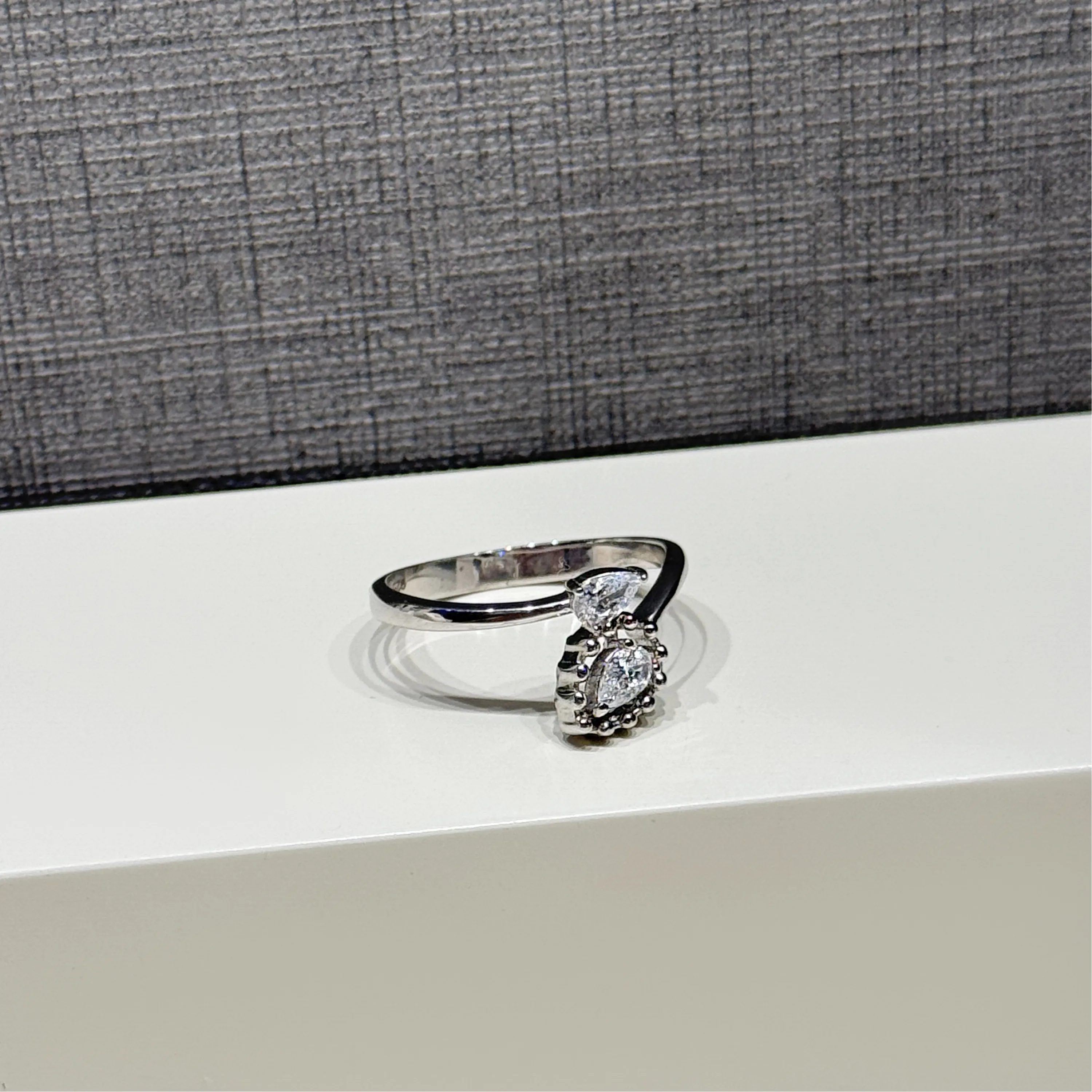 925 sterling silver ring with Swarovski zircon