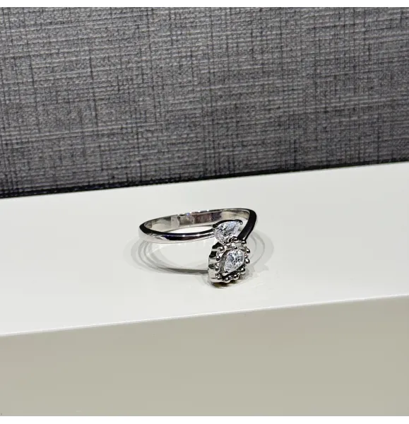 925 sterling silver ring with Swarovski zircon - (R-143)