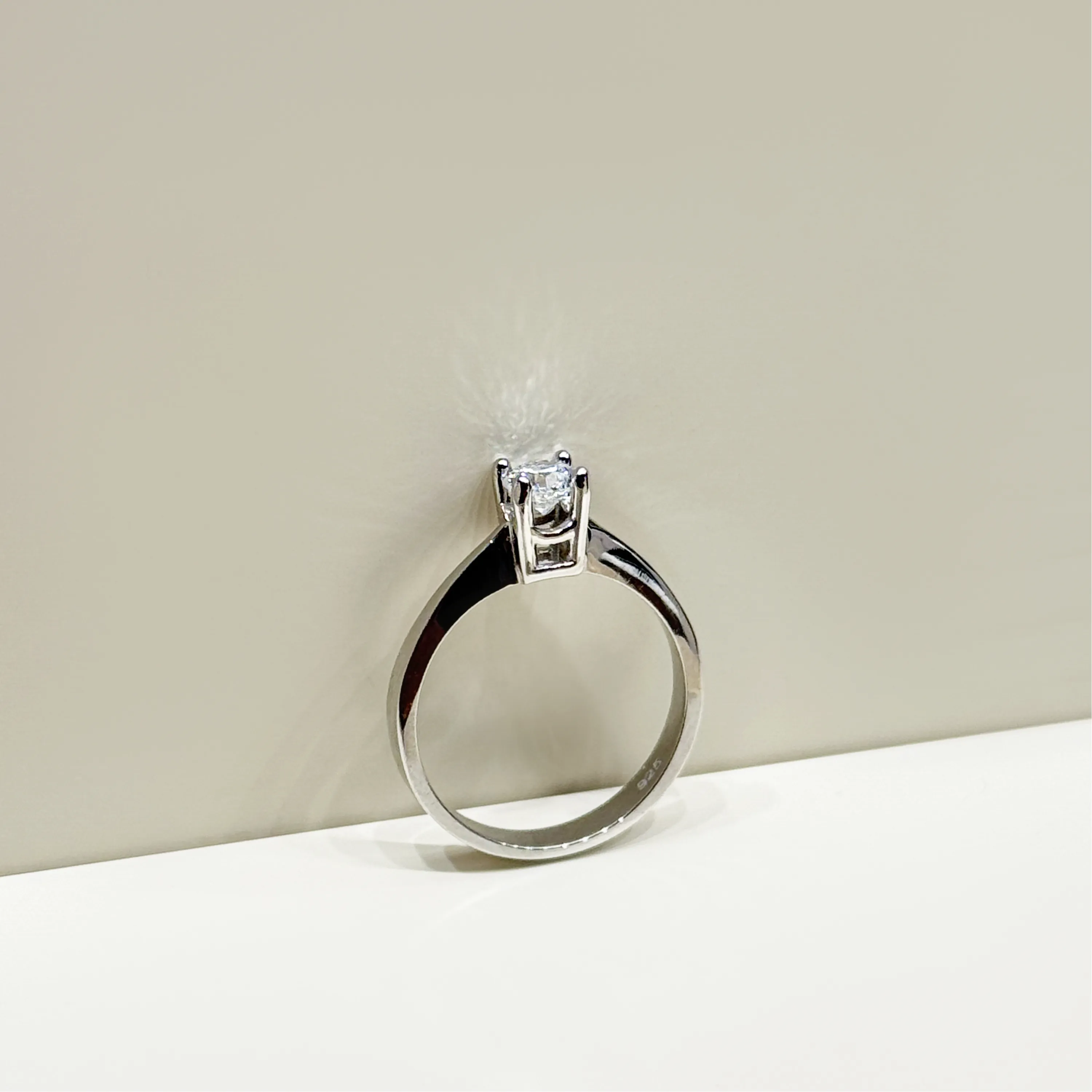 925 sterling silver ring with Swarovski zircon