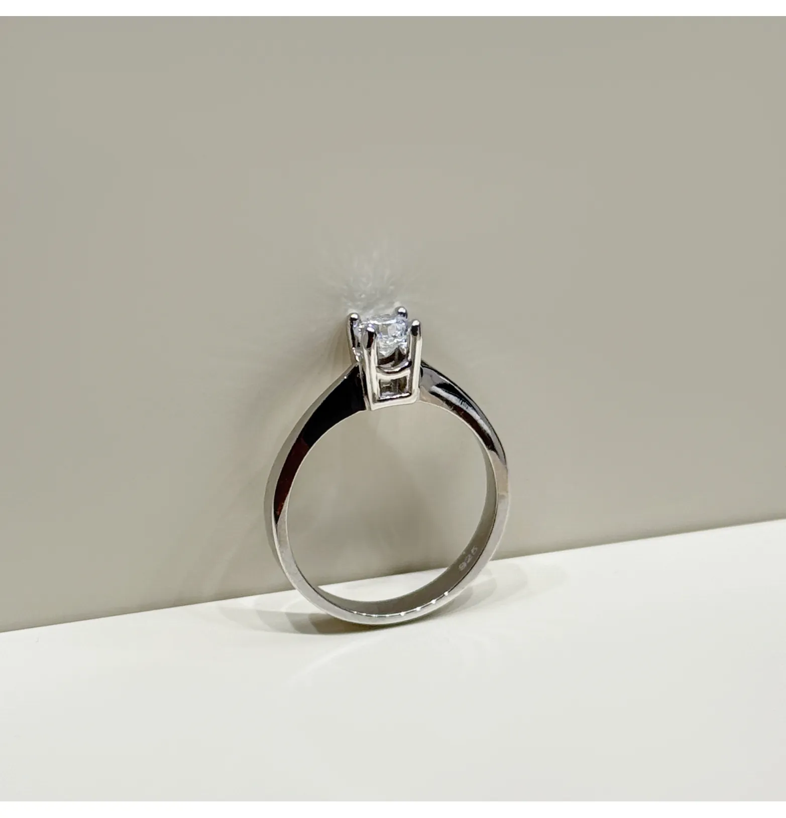 925 sterling silver ring with Swarovski zircon