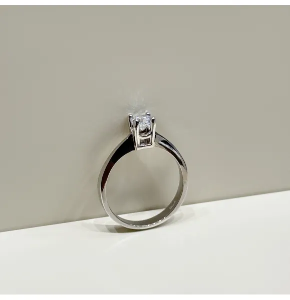 925 sterling silver ring with Swarovski zircon