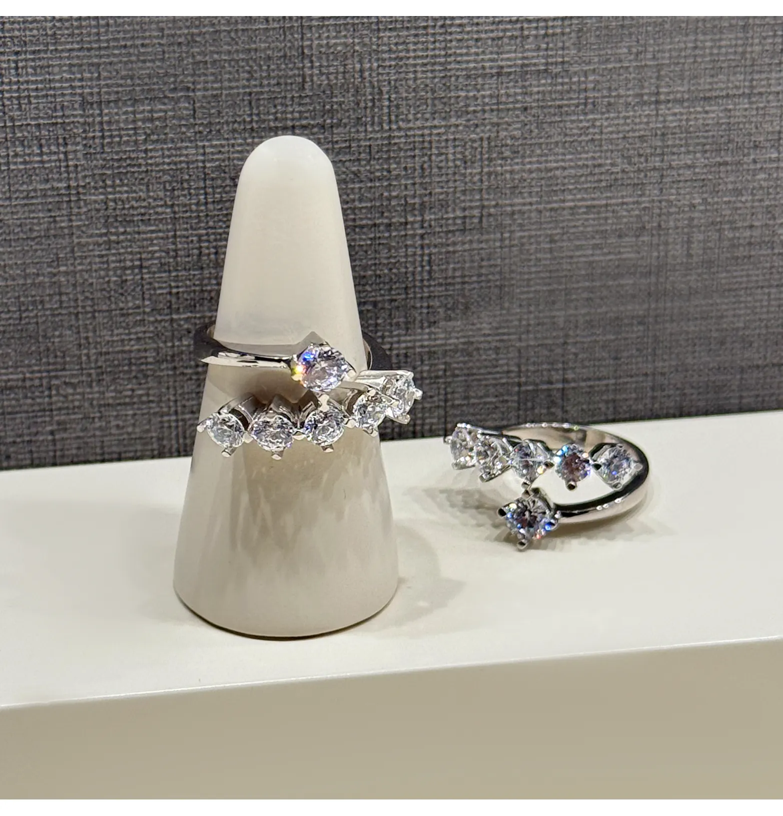 925 sterling silver ring with Swarovski zircon