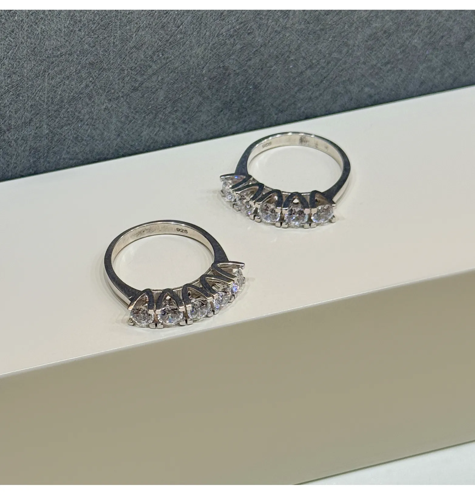 925 sterling silver ring with Swarovski zircon