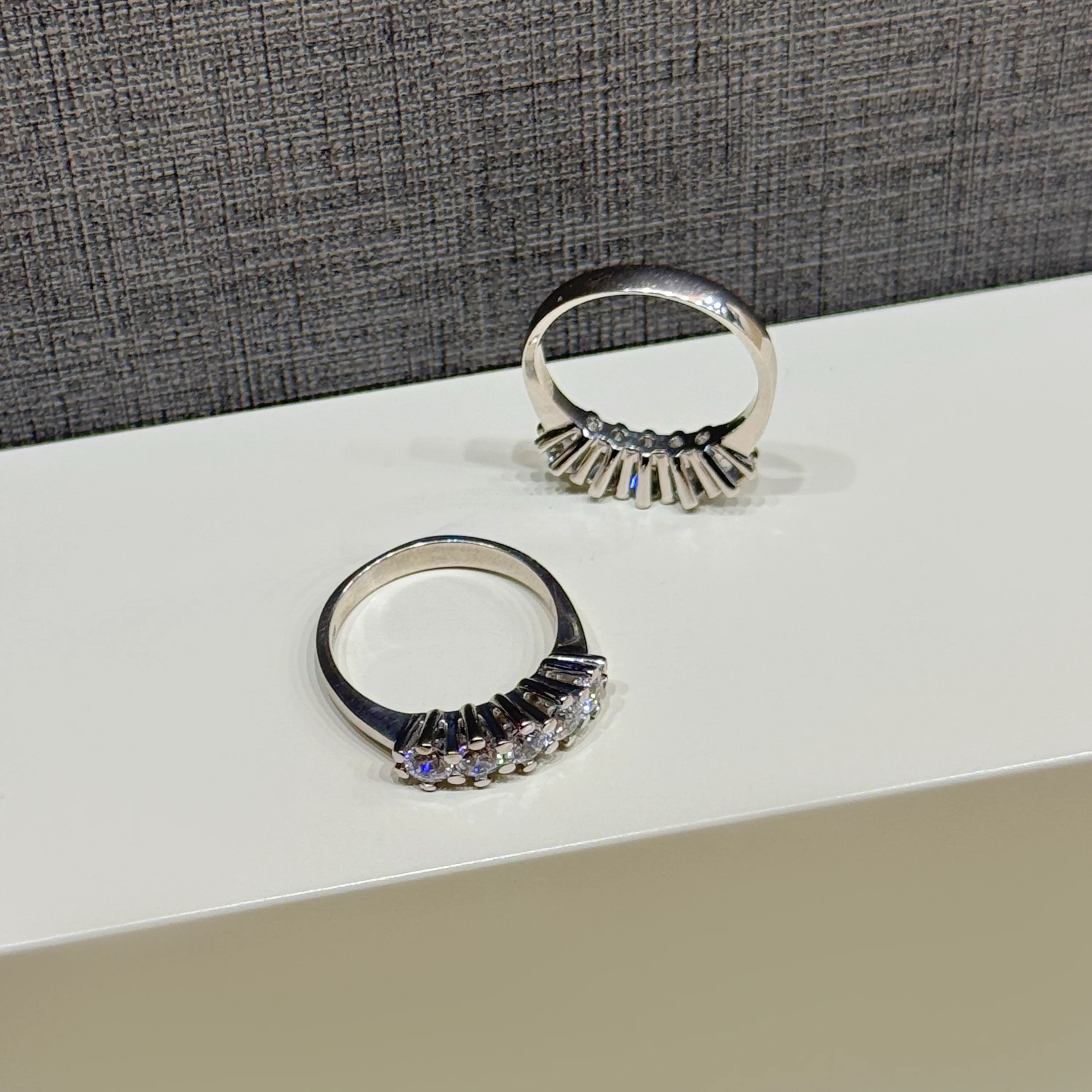 925 sterling silver ring with Swarovski zircon