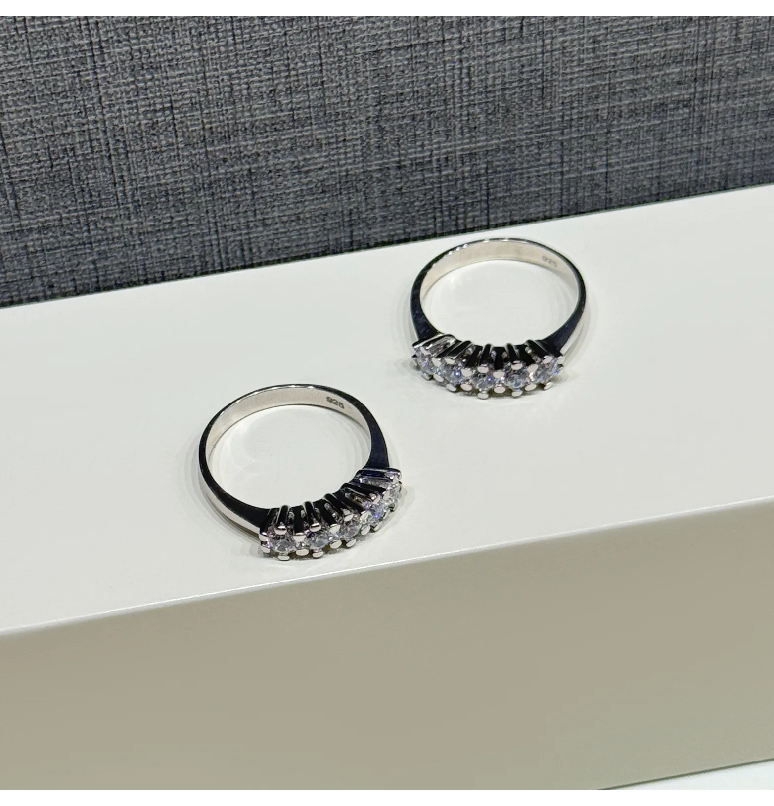 925 sterling silver ring with Swarovski zircon