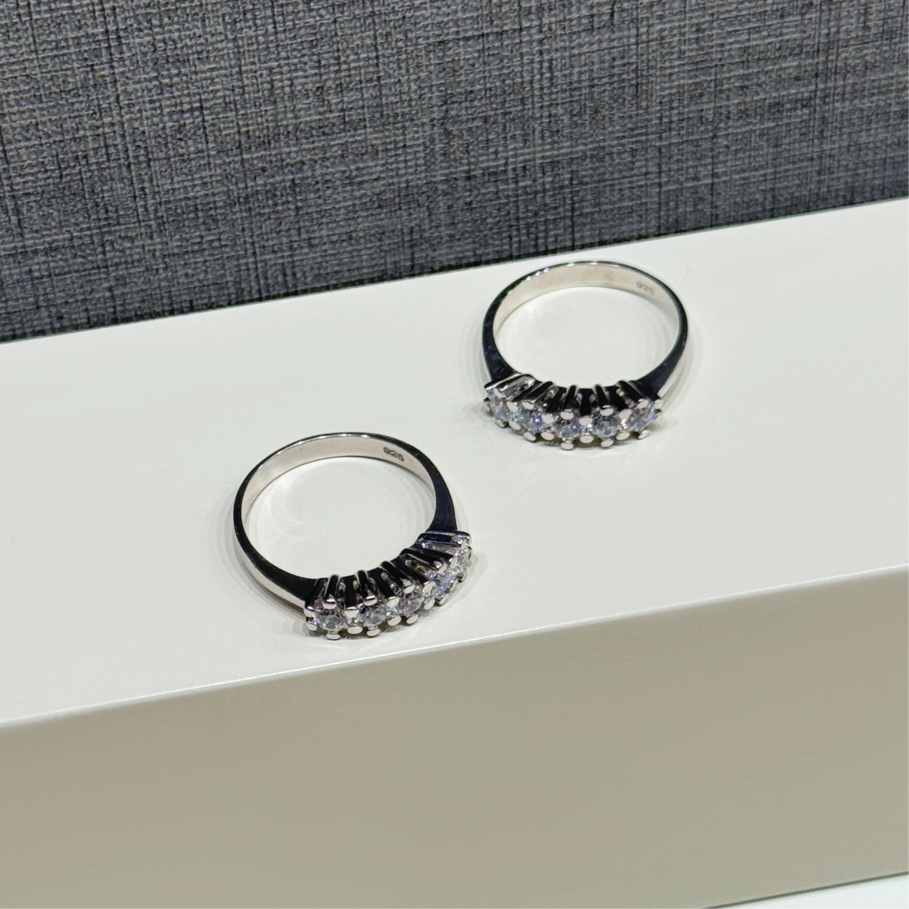 925 sterling silver ring with Swarovski zircon