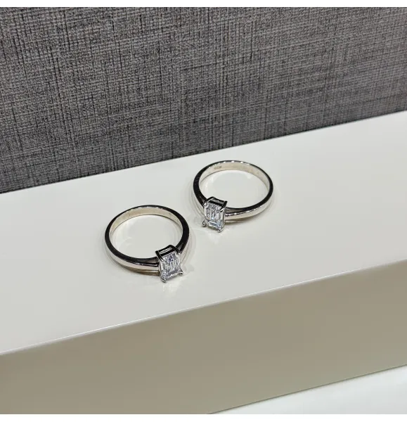 925 sterling silver ring with Swarovski zircon