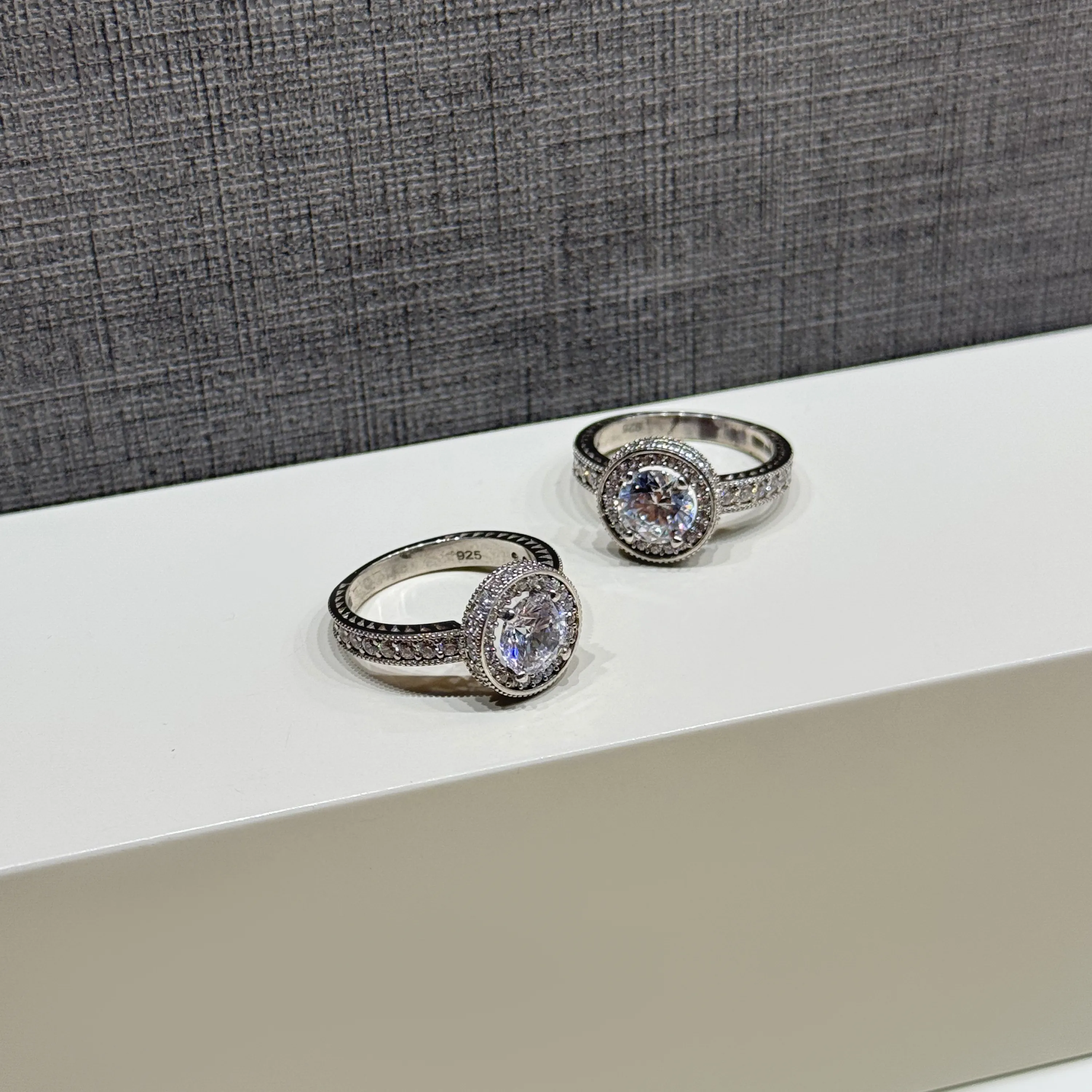 925 sterling silver ring with Swarovski zircon