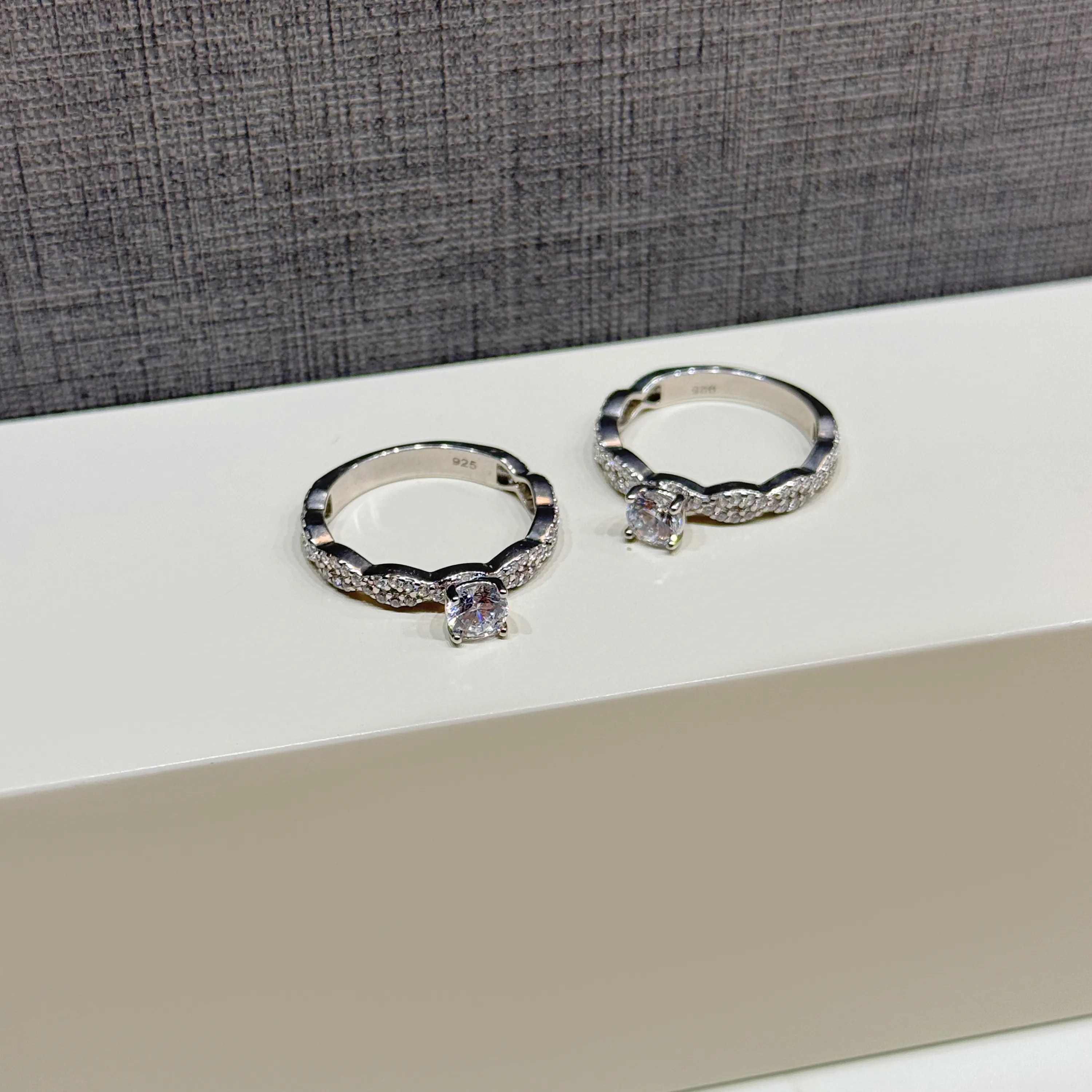 925 sterling silver ring with Swarovski zircon