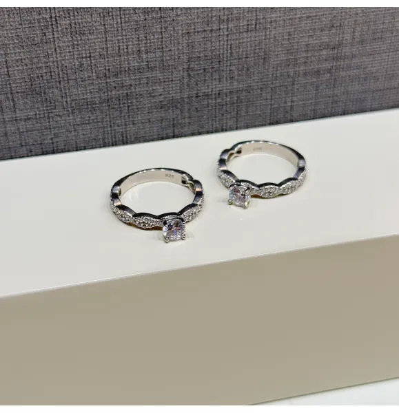 925 sterling silver ring with Swarovski zircon - (R-0187)