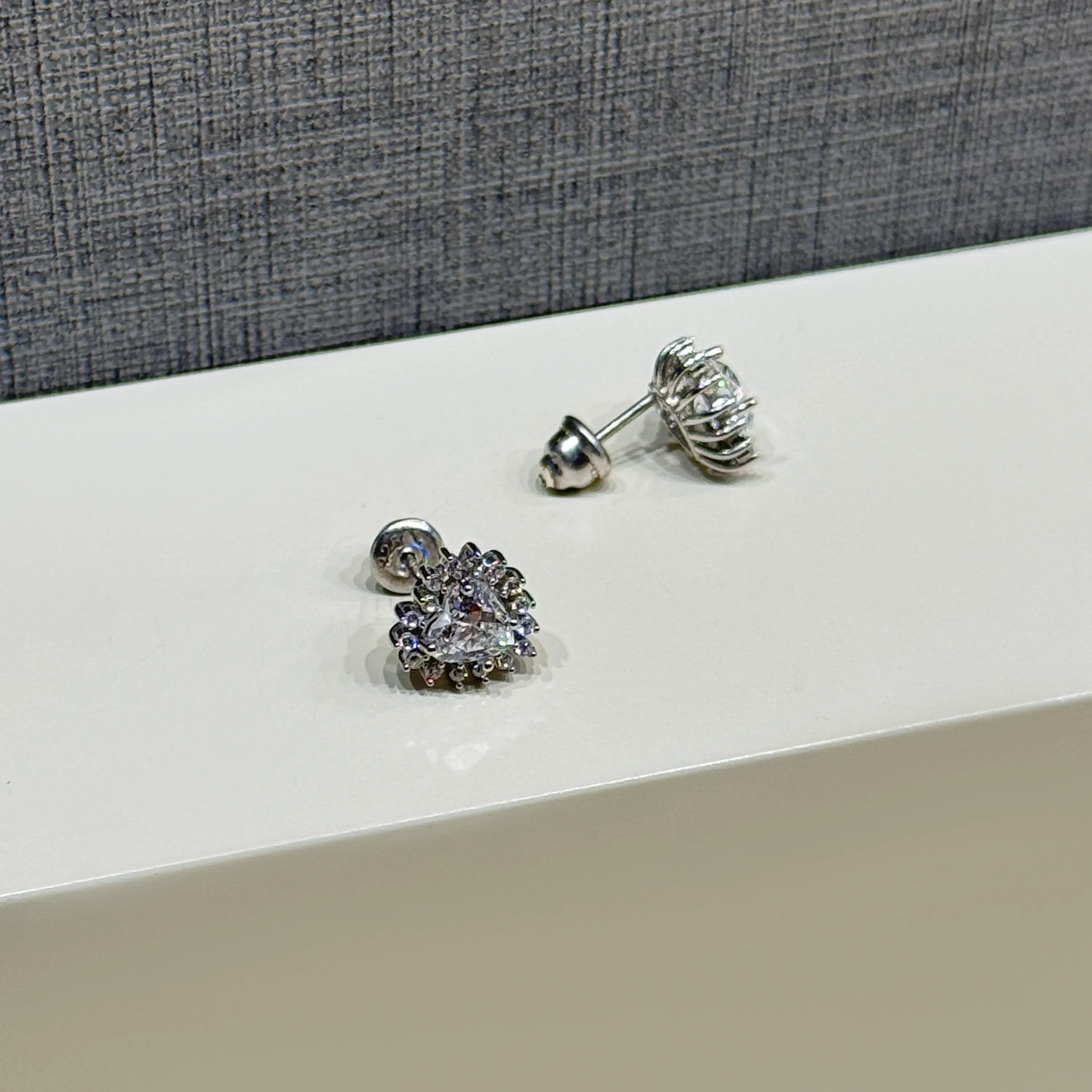Silver earrings with Swarovski zirconia, 925 sterling silver Silver earrings with Swarovski zirconia, 925 sterling silver