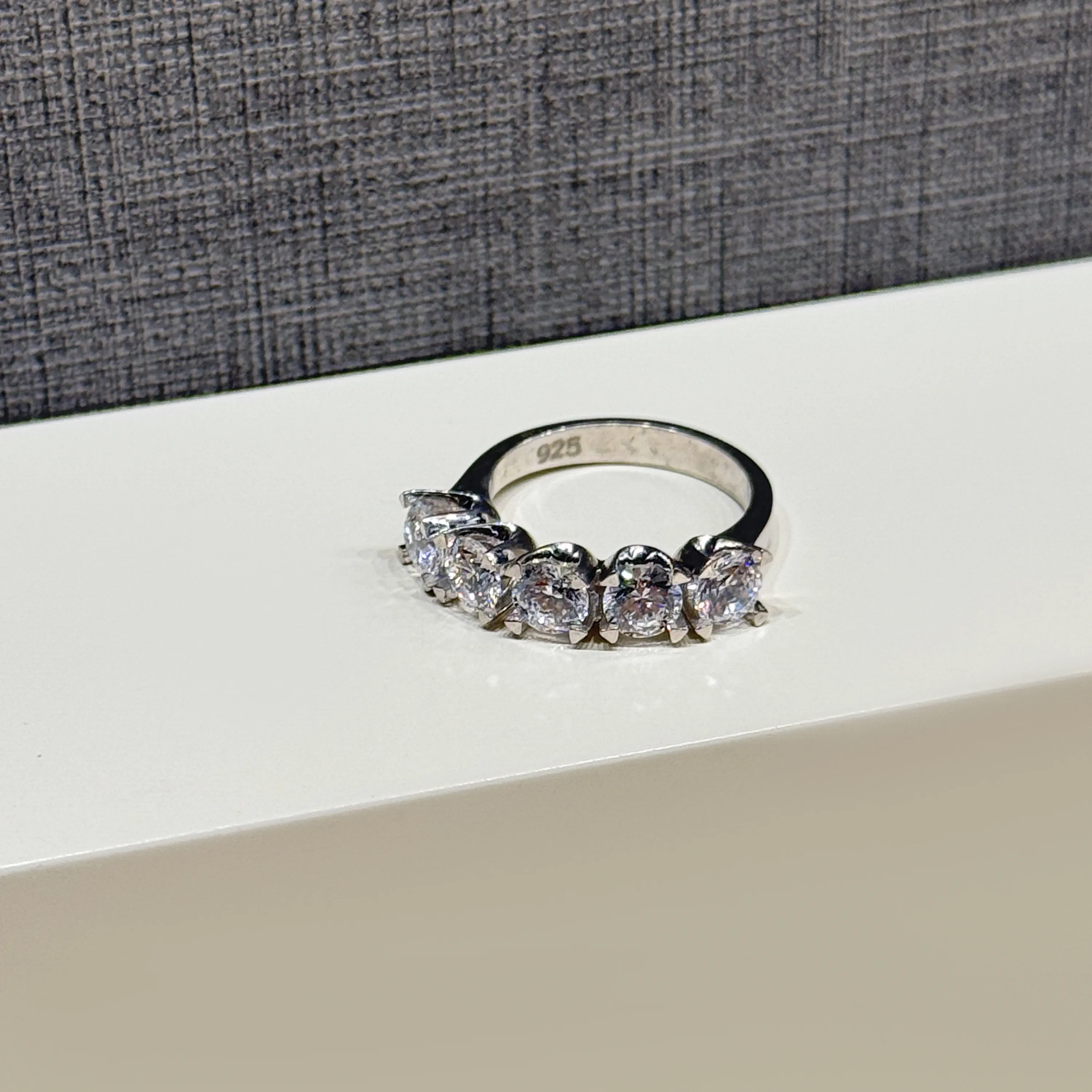 925 sterling silver ring with Swarovski zircon