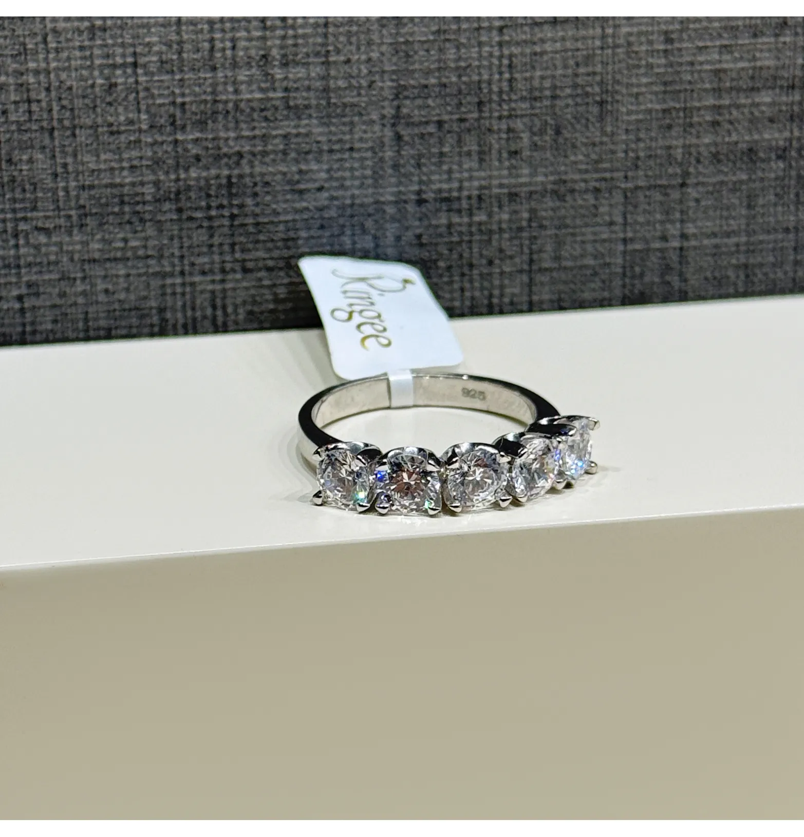 925 sterling silver ring with Swarovski zircon