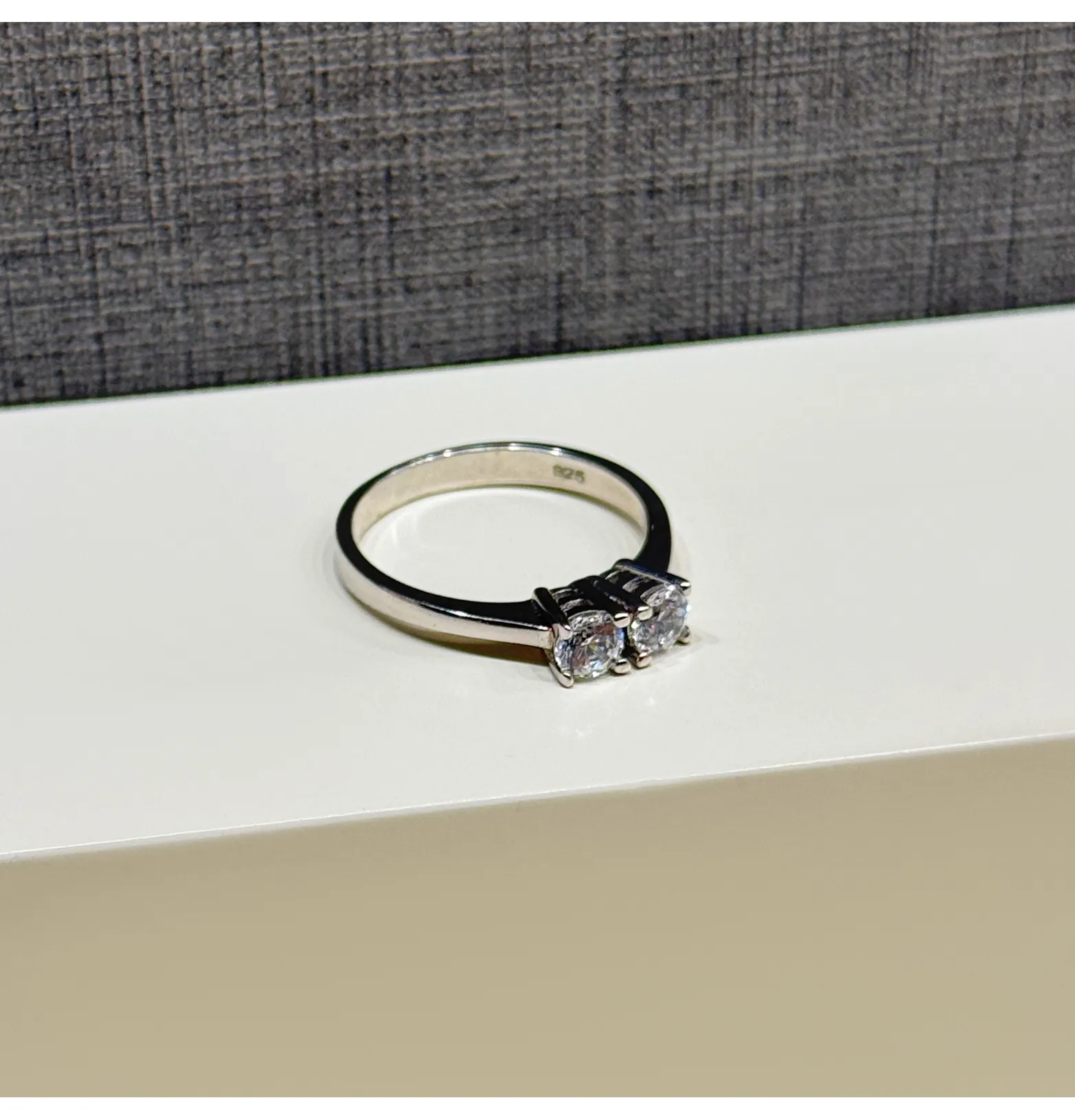 925 sterling silver ring with Swarovski zircon