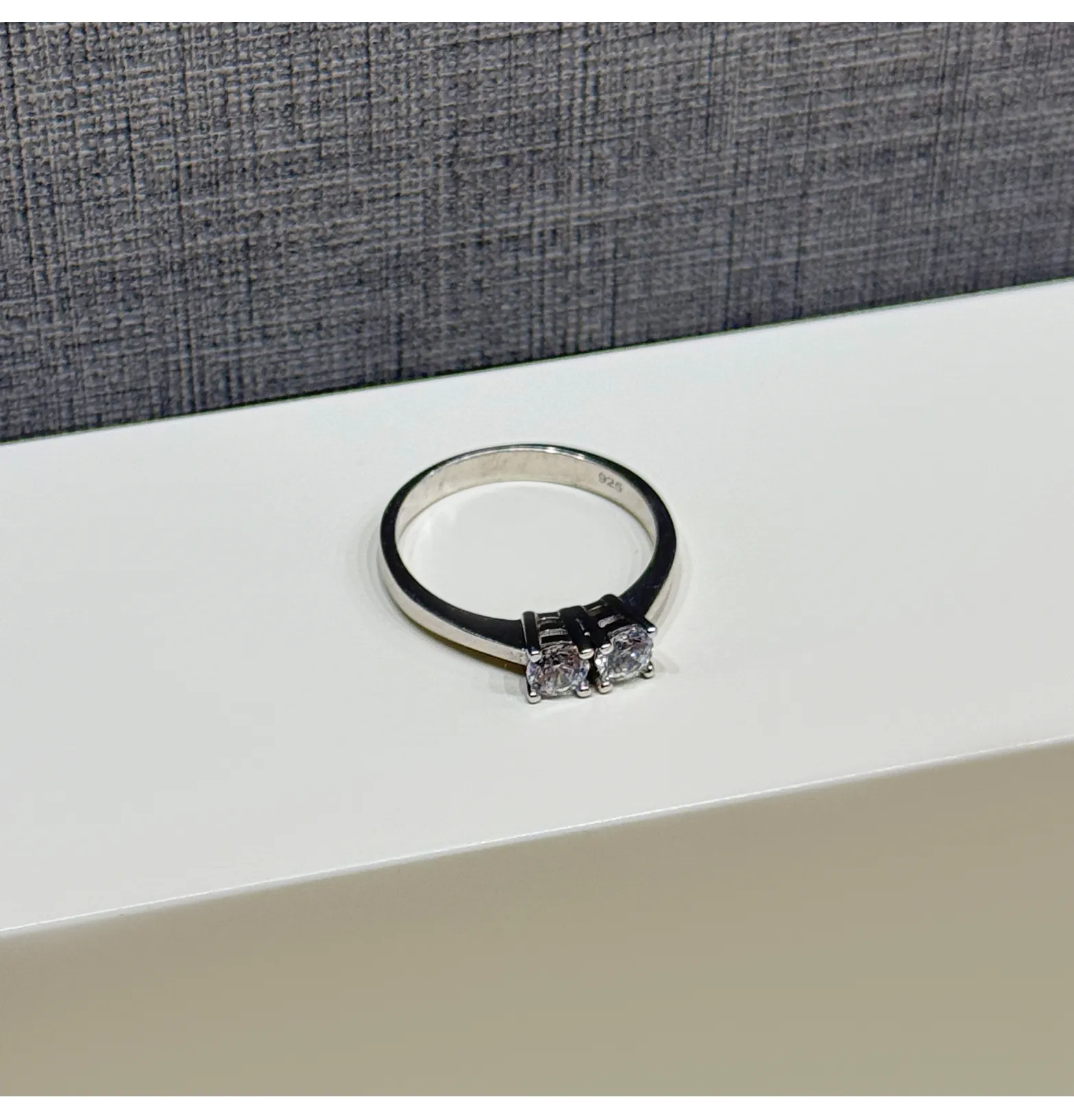 925 sterling silver ring with Swarovski zircon