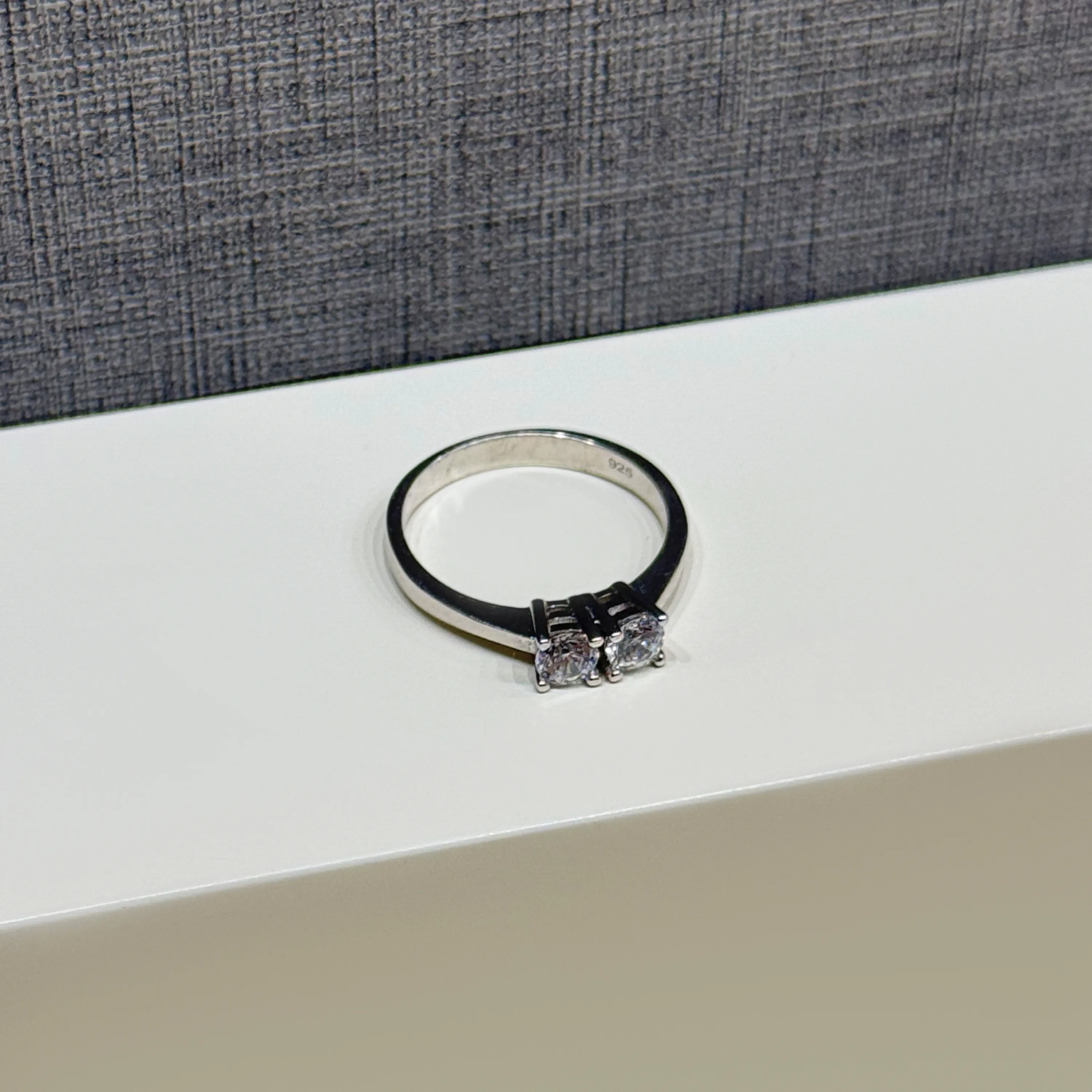 925 sterling silver ring with Swarovski zircon