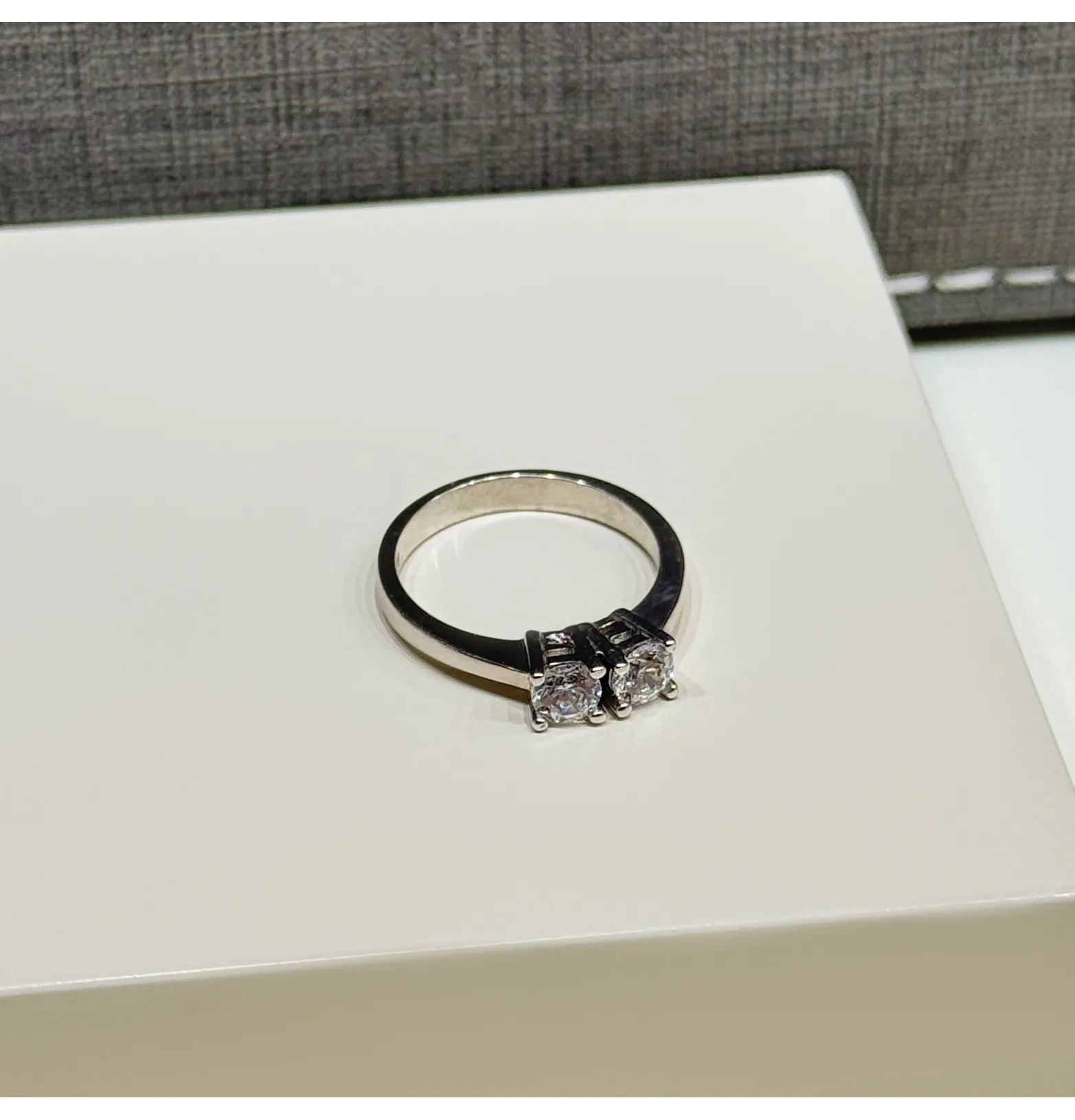 925 sterling silver ring with Swarovski zircon