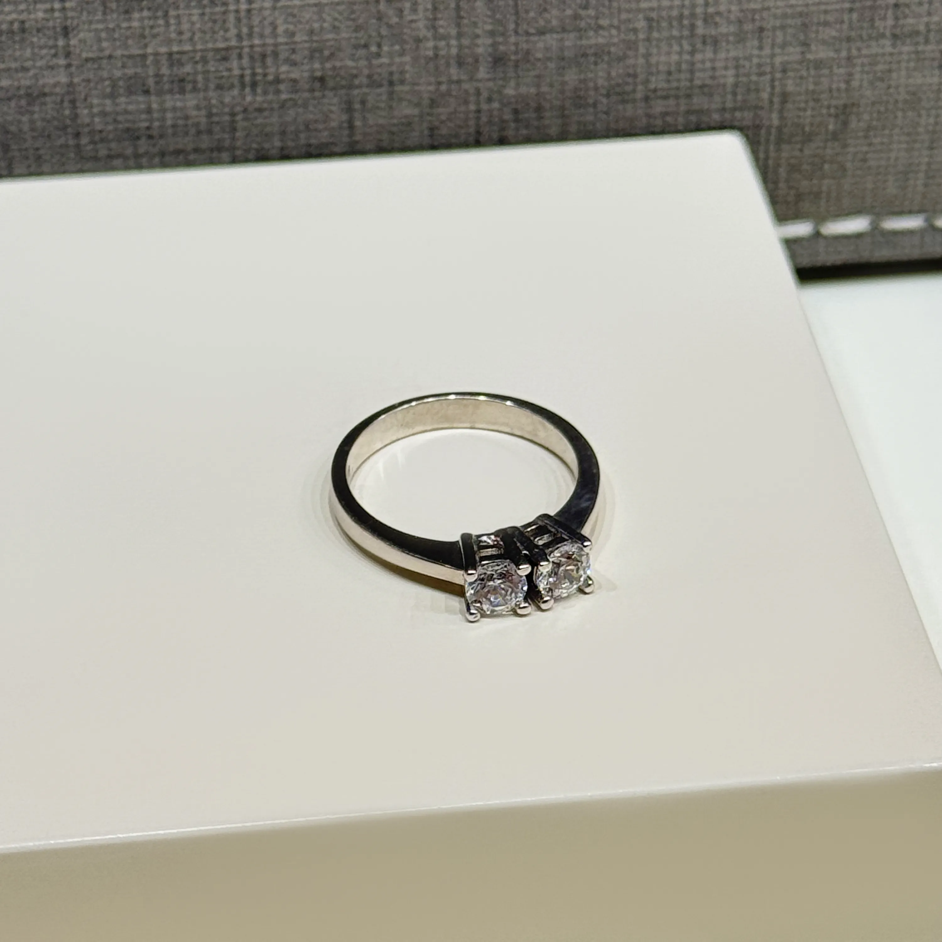 925 sterling silver ring with Swarovski zircon