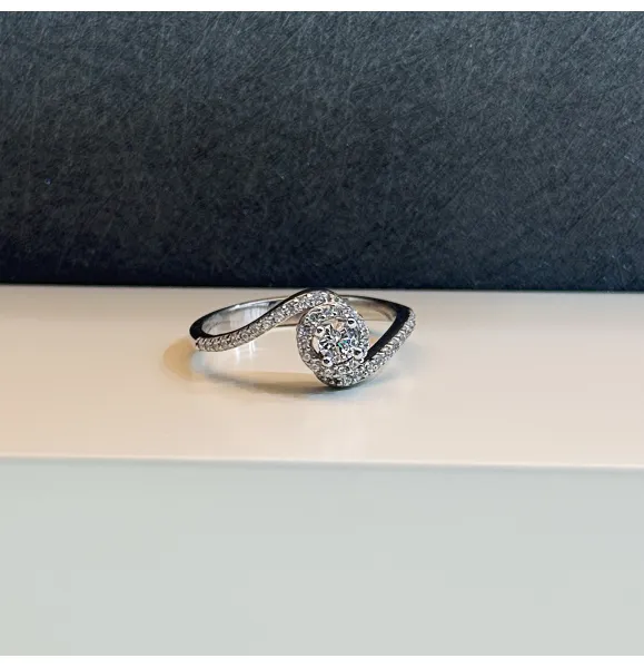 925 Sterling Silver Ring with Swarovski Zircon