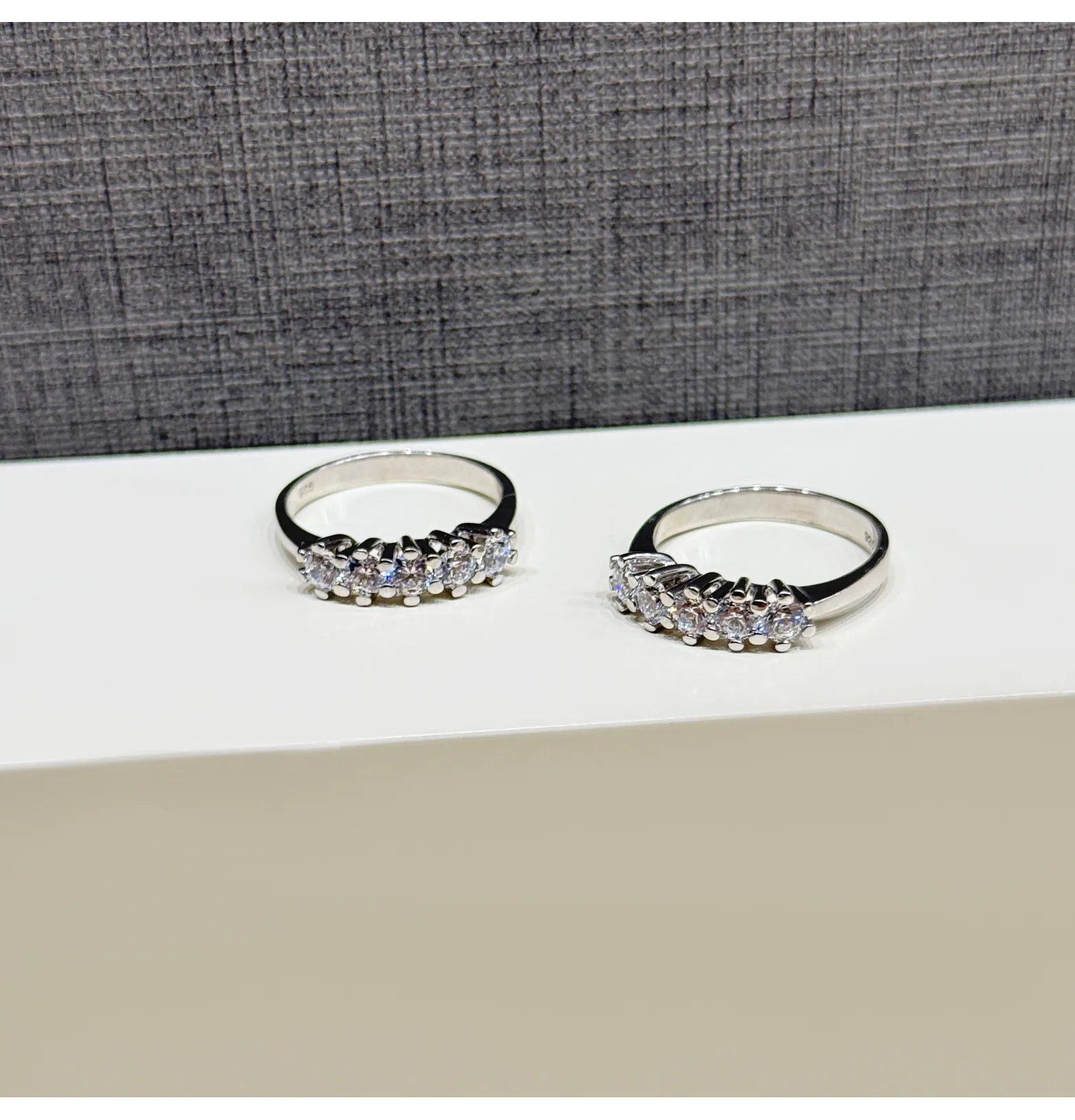 925 sterling silver ring with Swarovski zircon