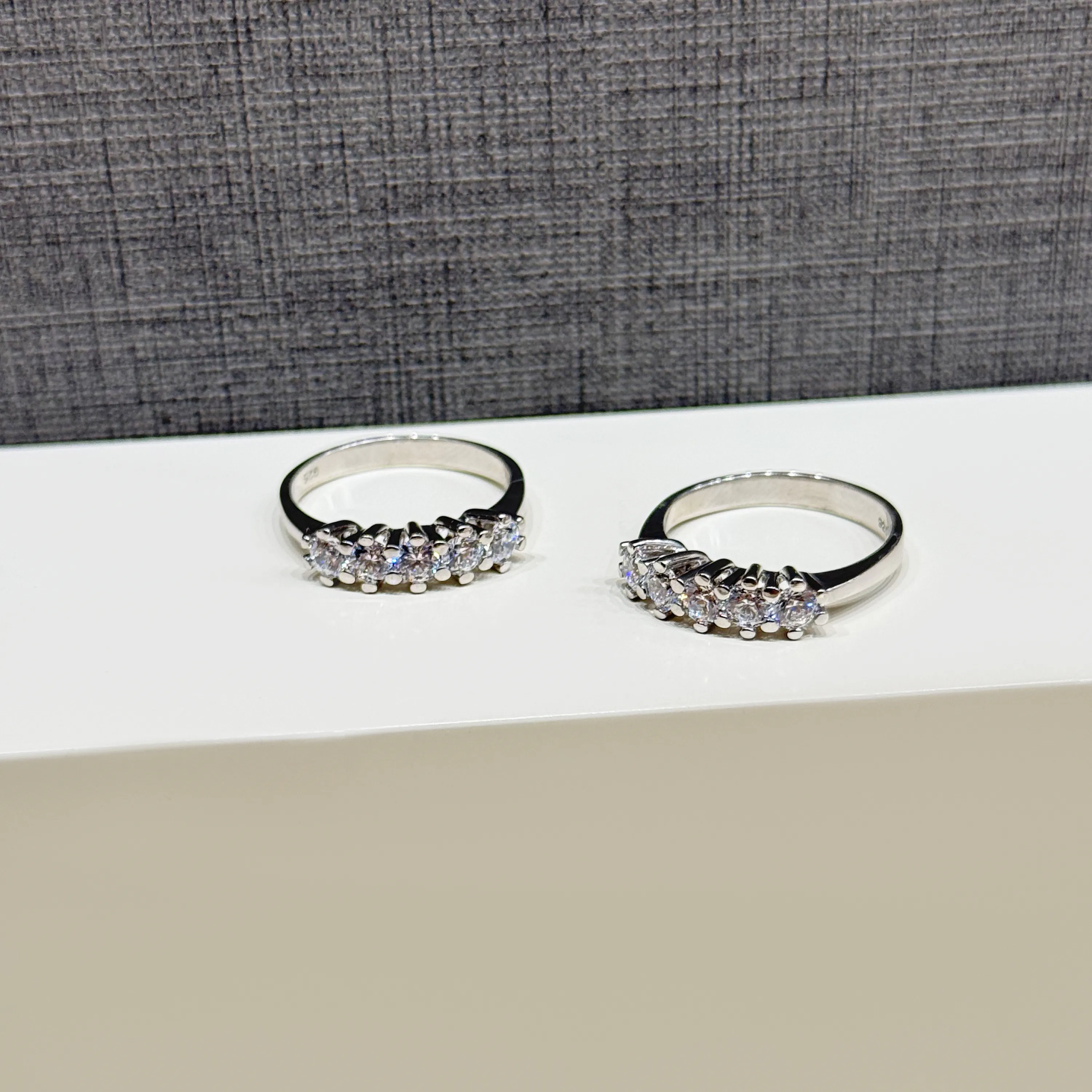 925 sterling silver ring with Swarovski zircon 925 sterling silver ring with Swarovski zircon