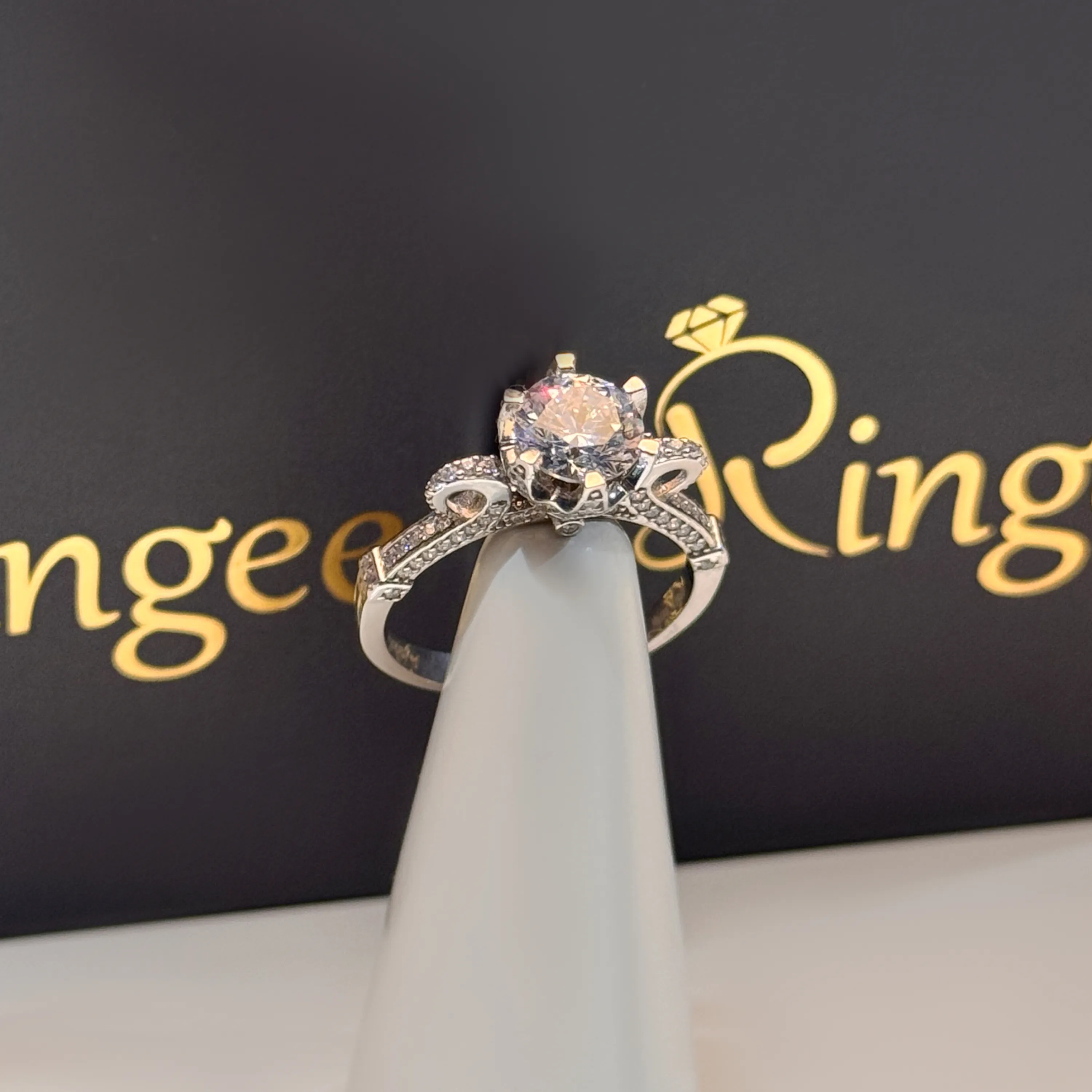 925 sterling silver ring with Swarovski zircon