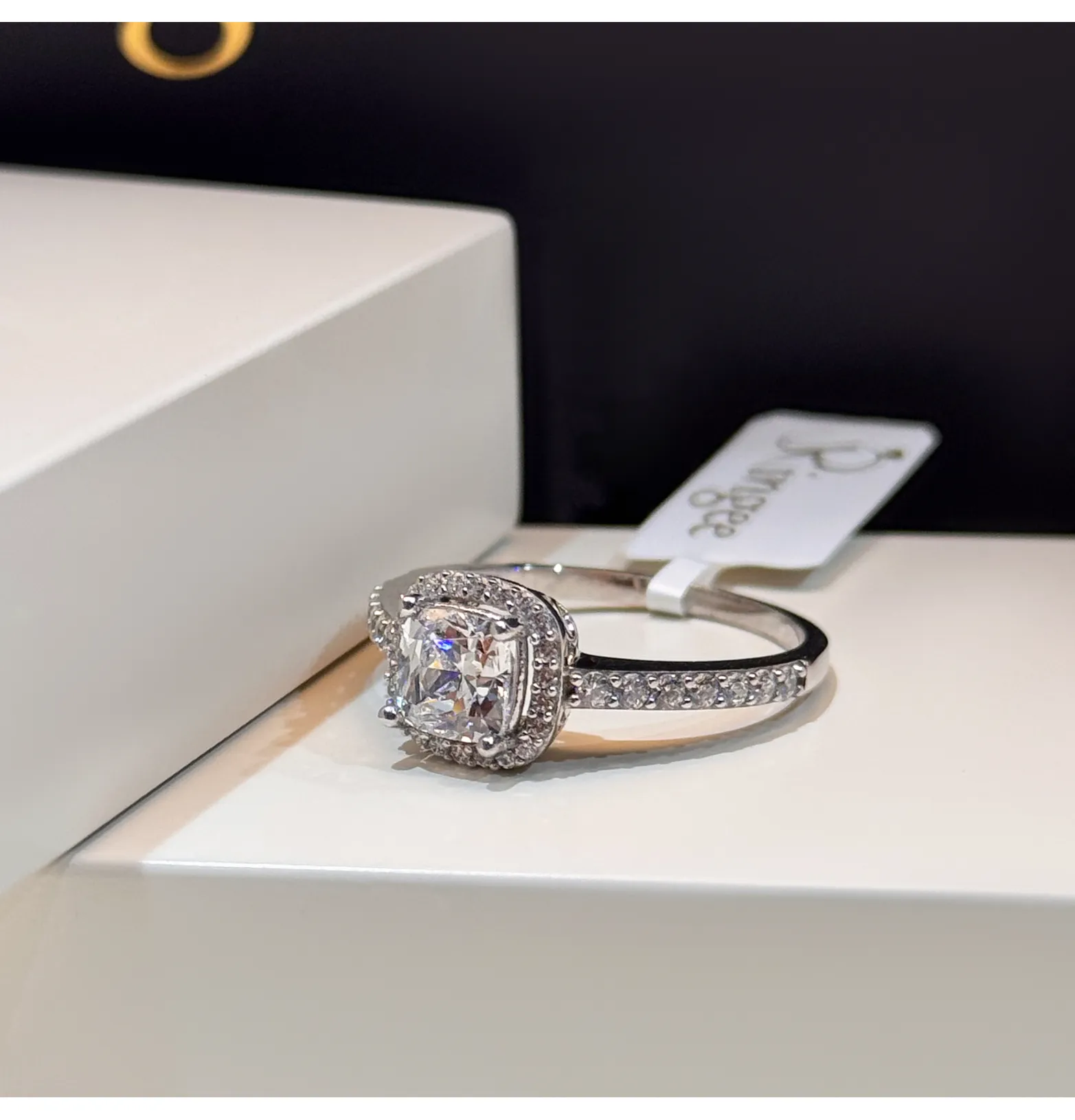 925 sterling silver ring with Swarovski zircon