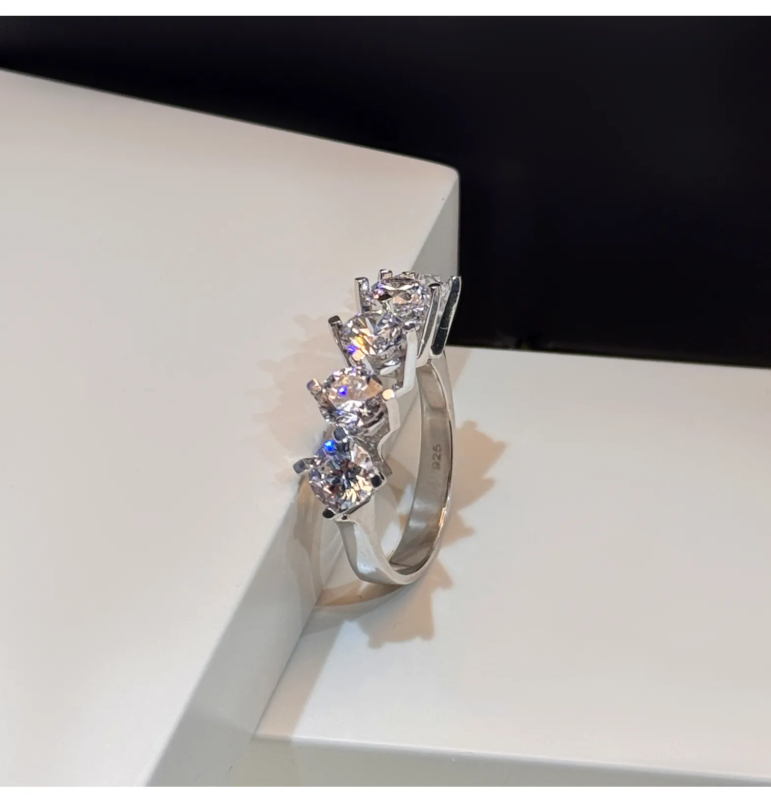 925 sterling silver ring with Swarovski zircon