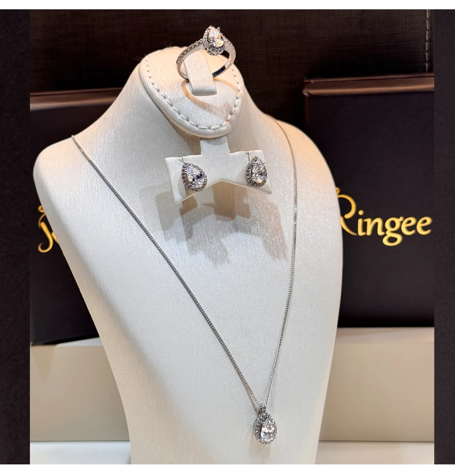 925 sterling silver set with Swarovski zircon