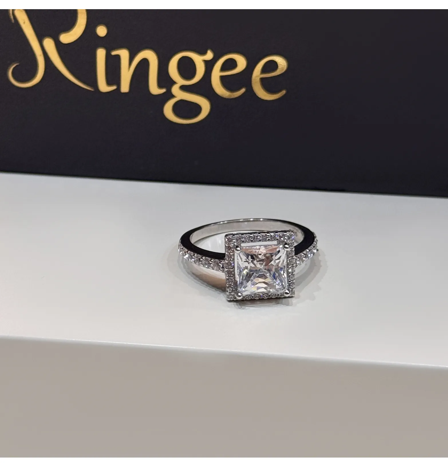 925 sterling silver ring with Swarovski zircon