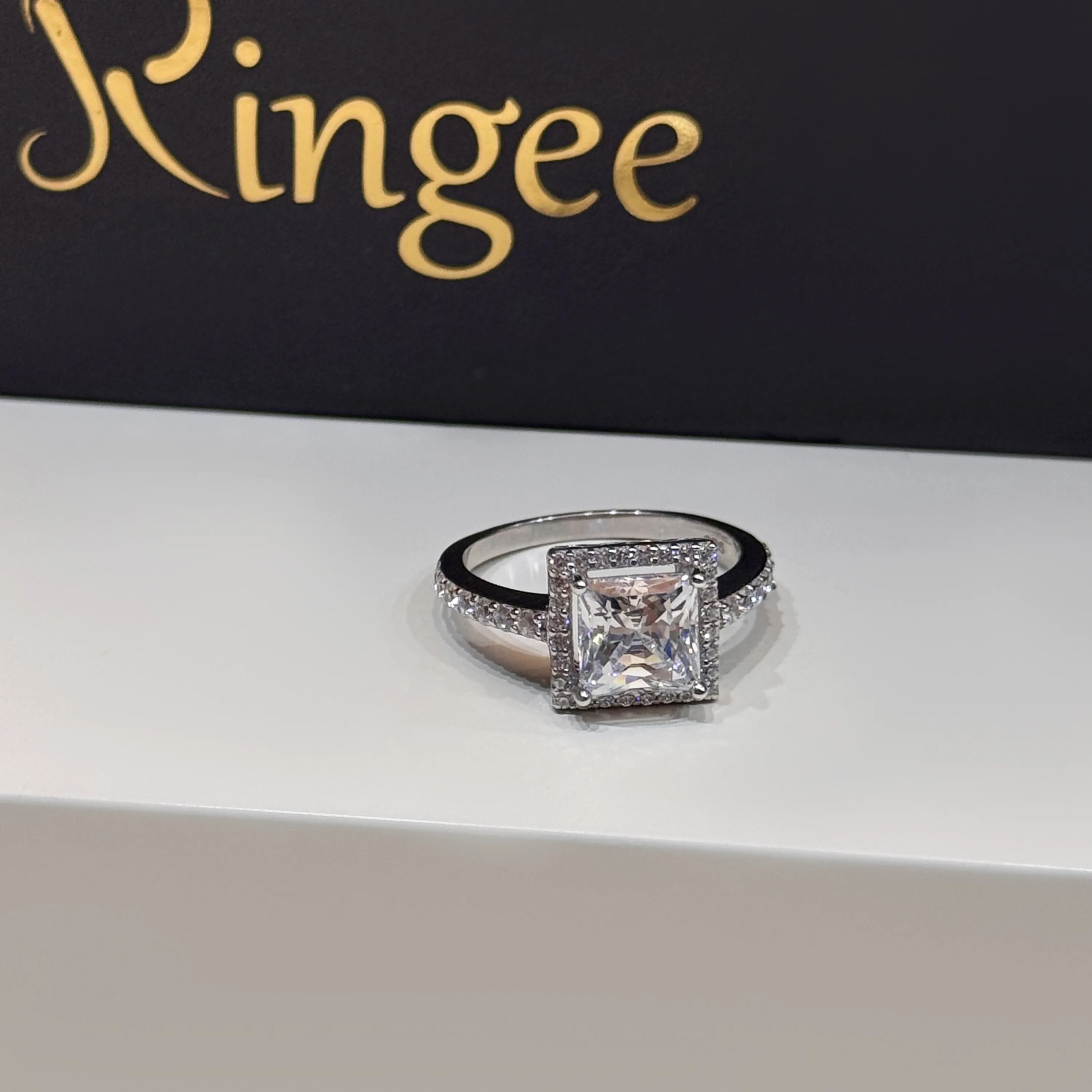 925 sterling silver ring with Swarovski zircon