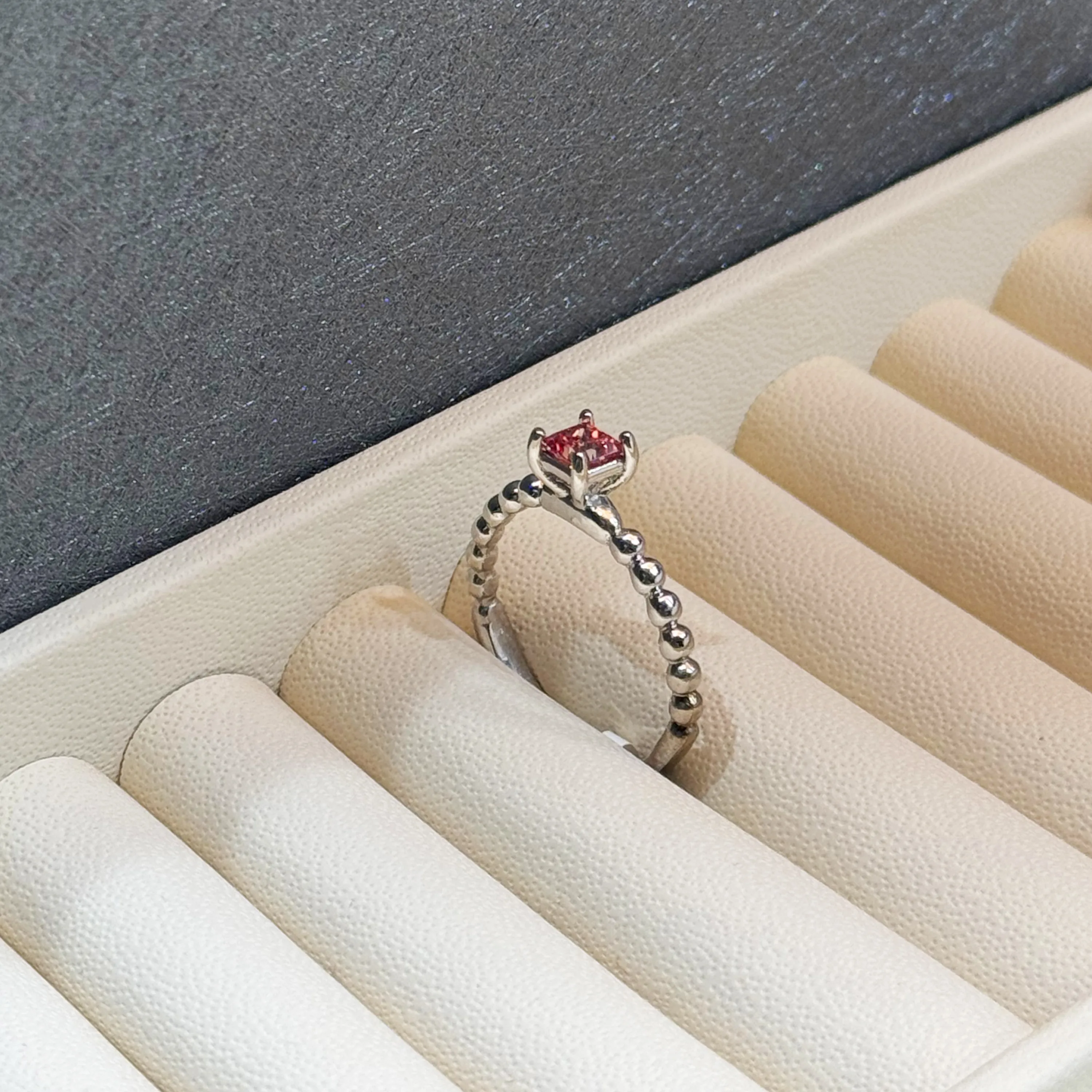 925 Sterling Silver Ring with Swarovski Zircon 925 Sterling Silver Ring with Swarovski Zircon