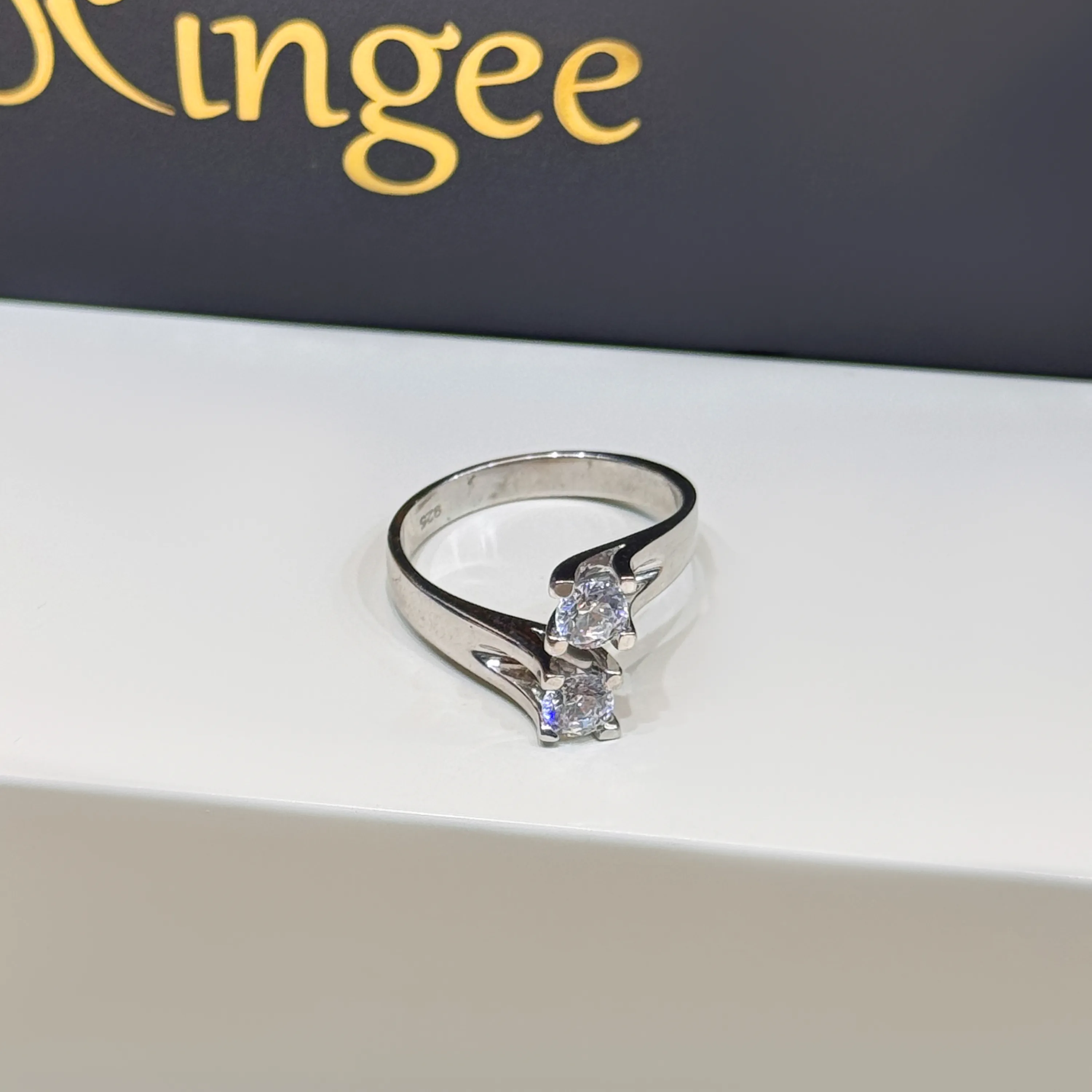 925 sterling silver ring with Swarovski zircon