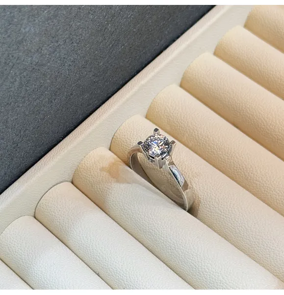 925 sterling silver ring with Swarovski zircon - (R-0271)