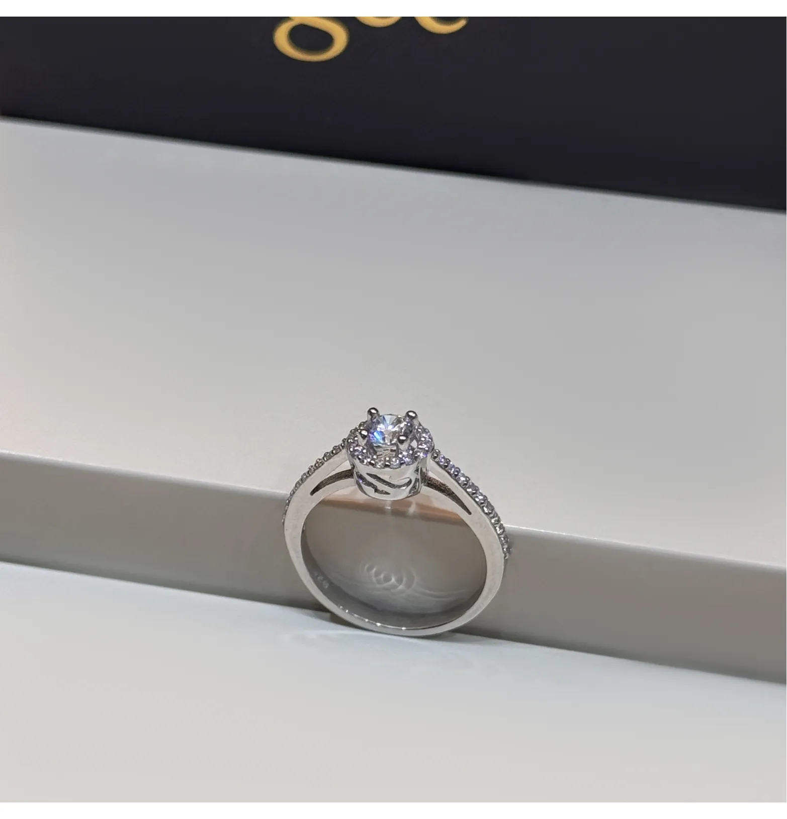 925 sterling silver ring with Swarovski zircon