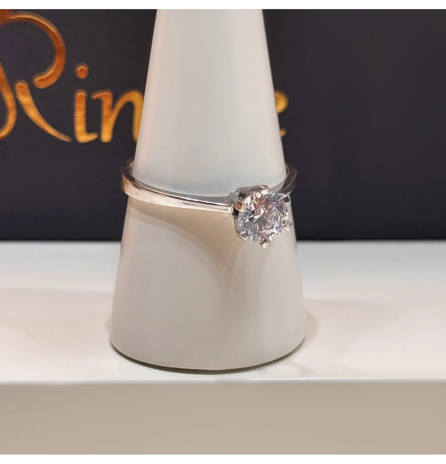 925 sterling silver ring with Swarovski zircon