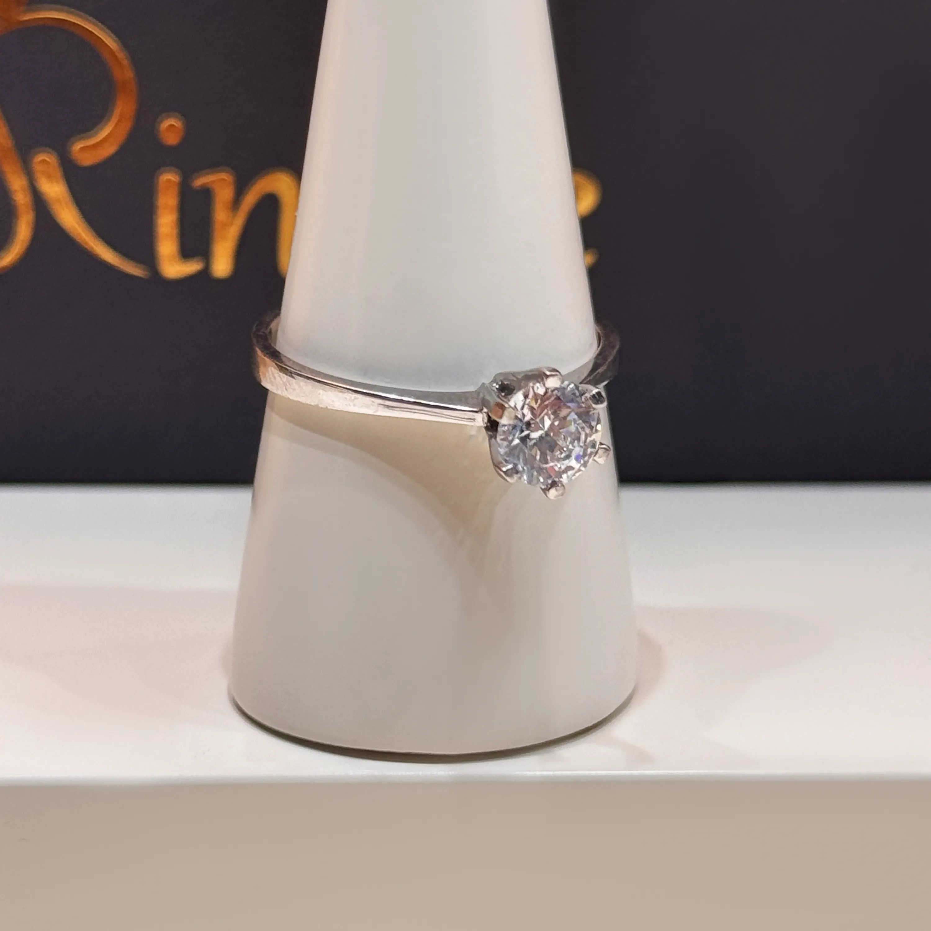 925 sterling silver ring with Swarovski zircon