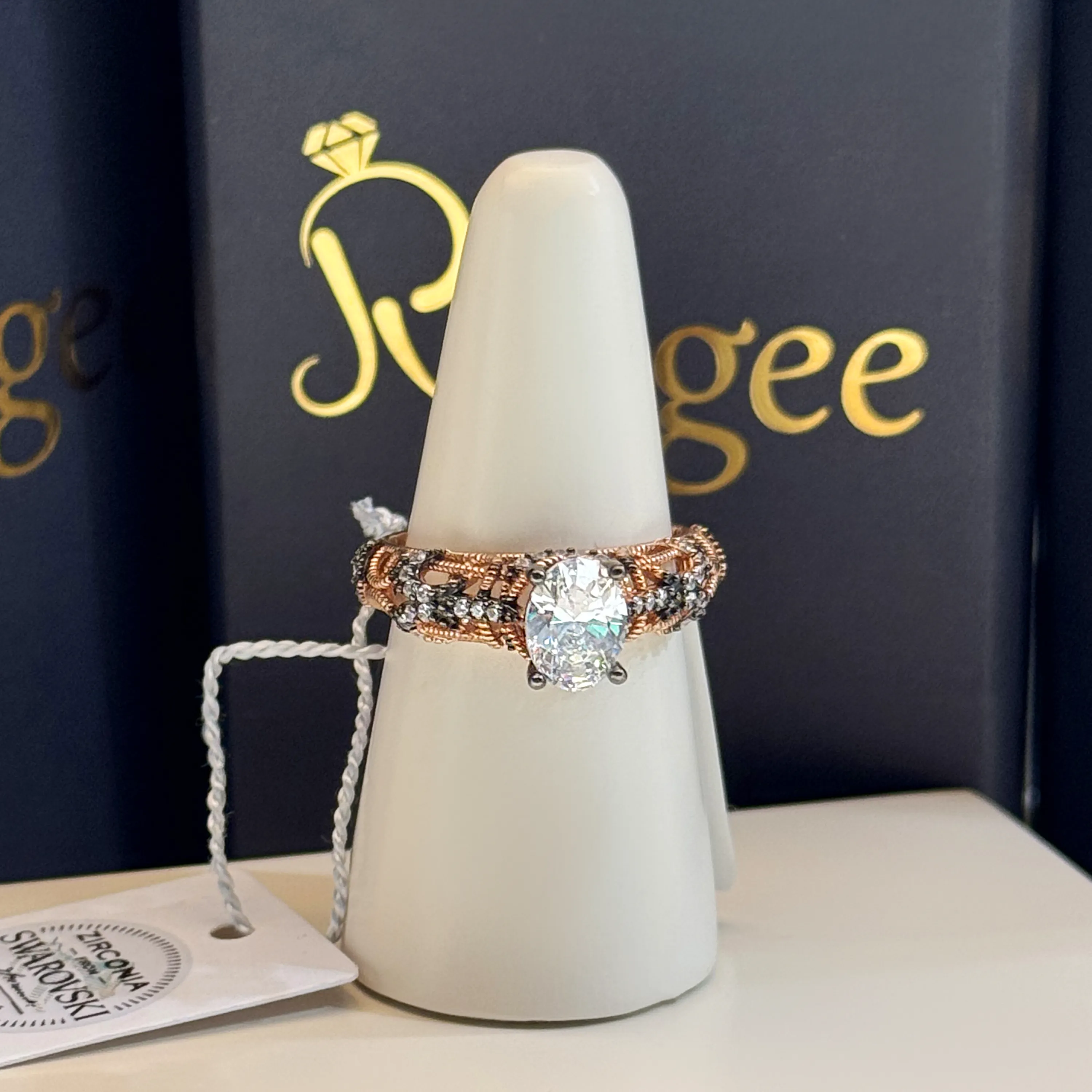 925 Sterling Silver Ring with Swarovski Zircon 925 Sterling Silver Ring with Swarovski Zircon