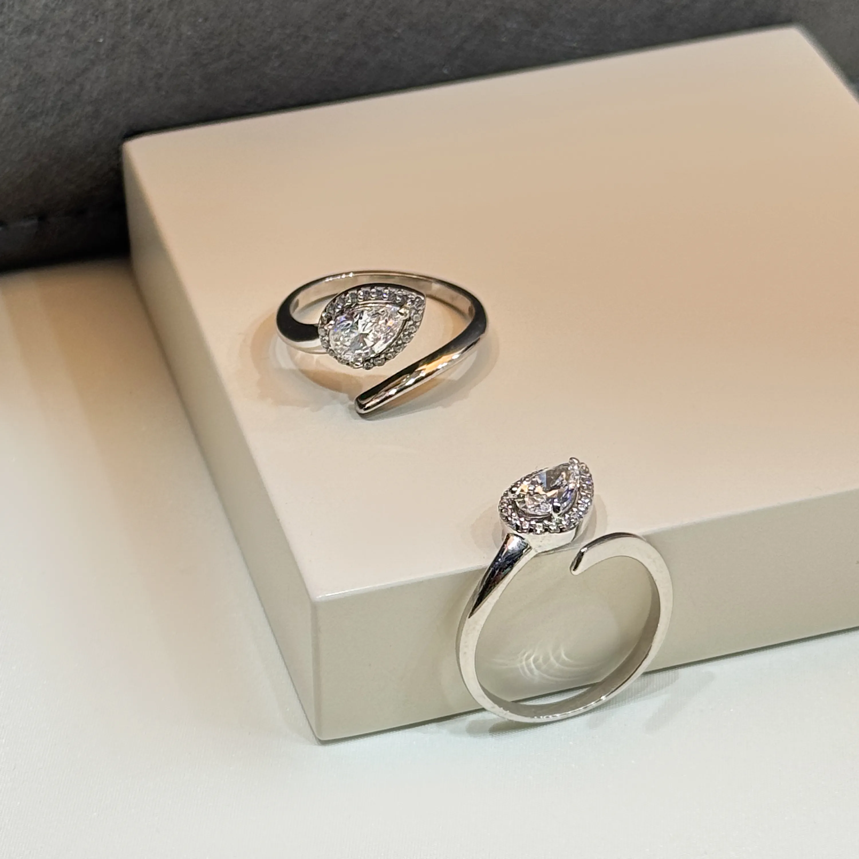 925 Sterling Silver Ring with Swarovski Zircon