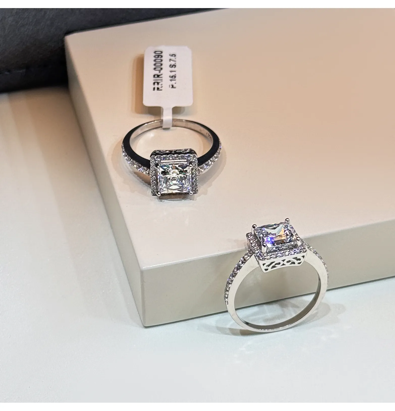 925 Sterling Silver Ring with Swarovski Zircon
