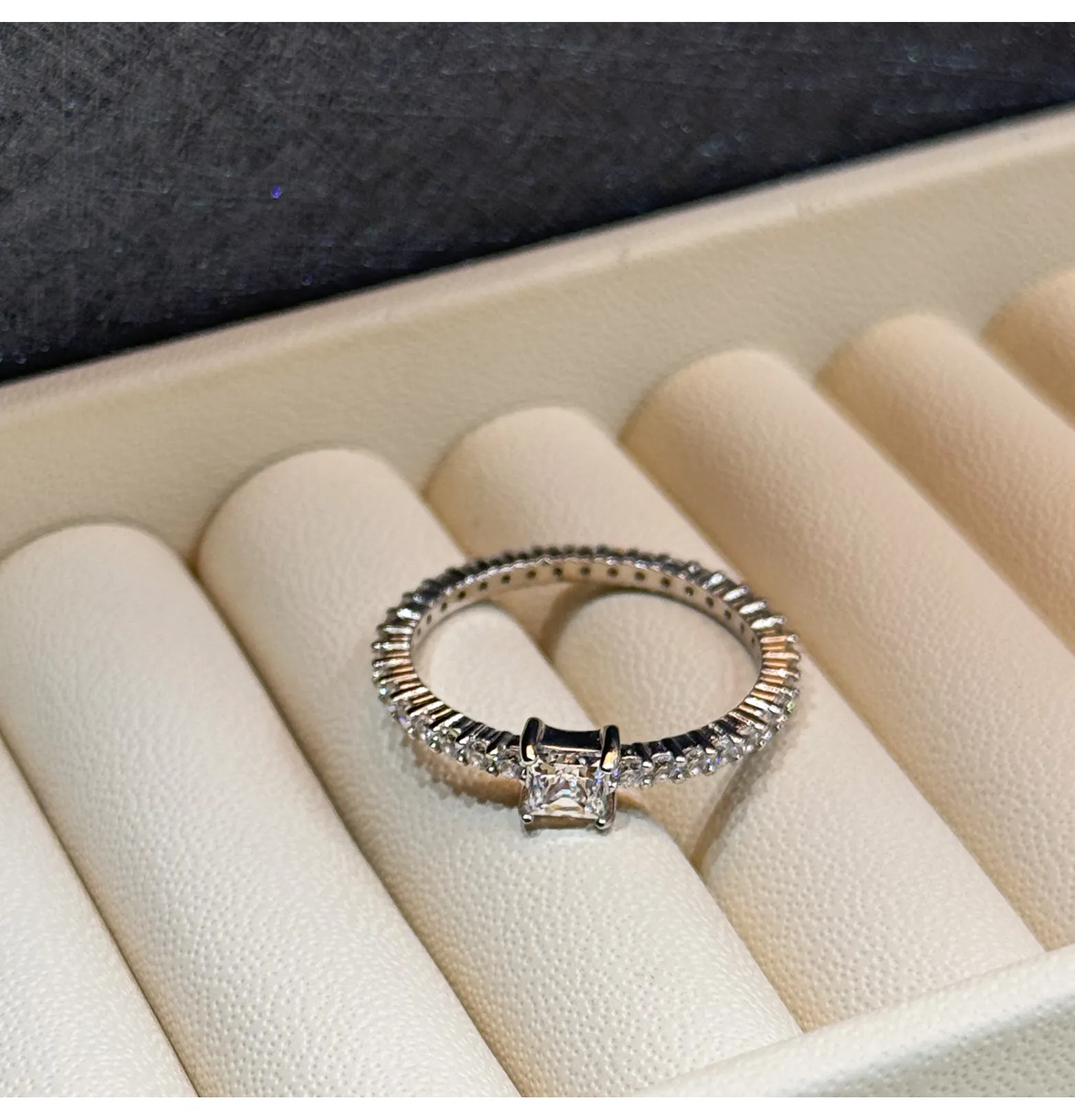 925 Sterling Silver Ring with Swarovski Zircon