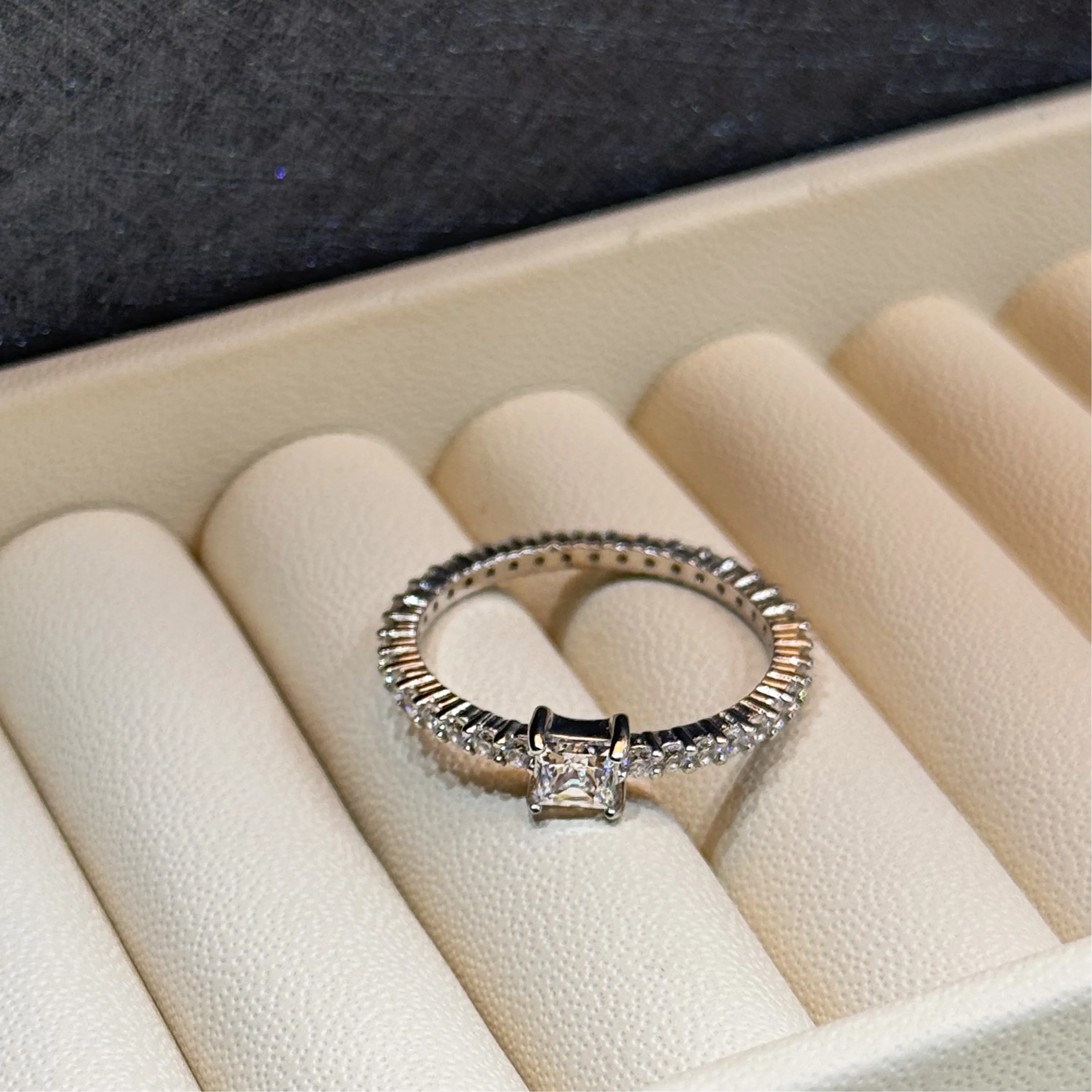 925 Sterling Silver Ring with Swarovski Zircon