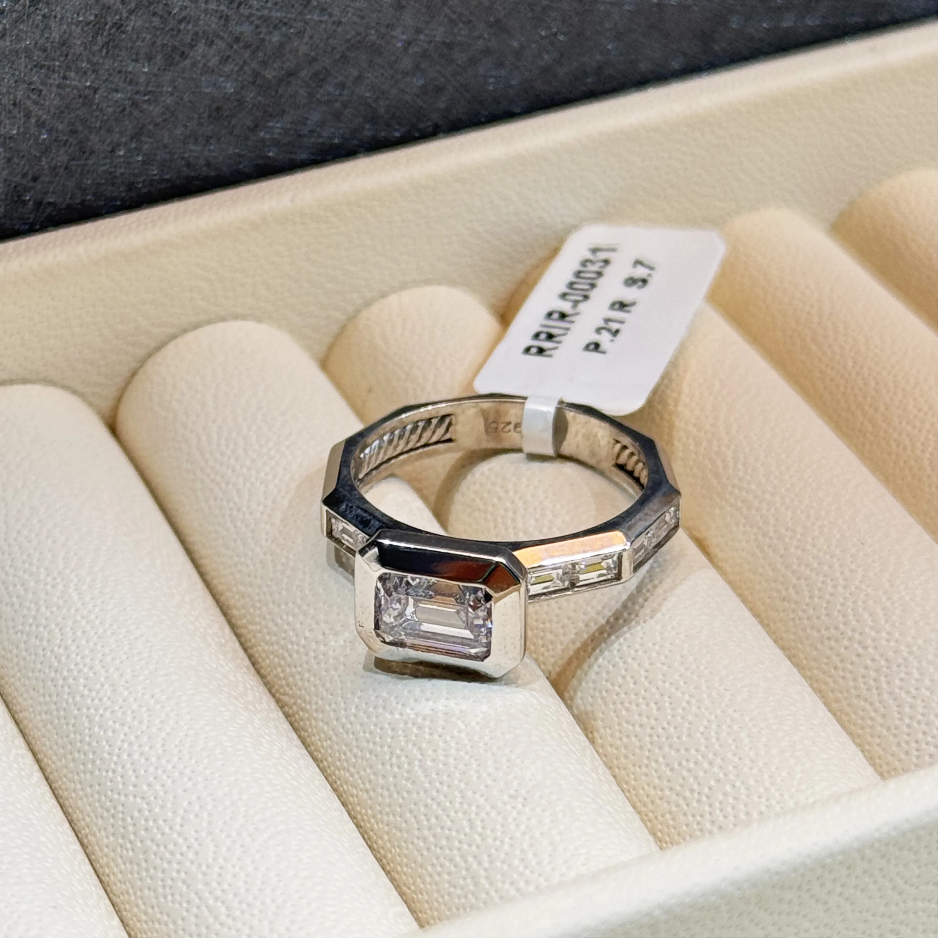 925 Sterling Silver Ring with Swarovski Zircon