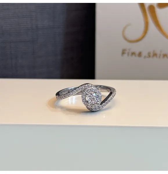 925 Sterling Silver Ring with Swarovski Zircon - (R-62)