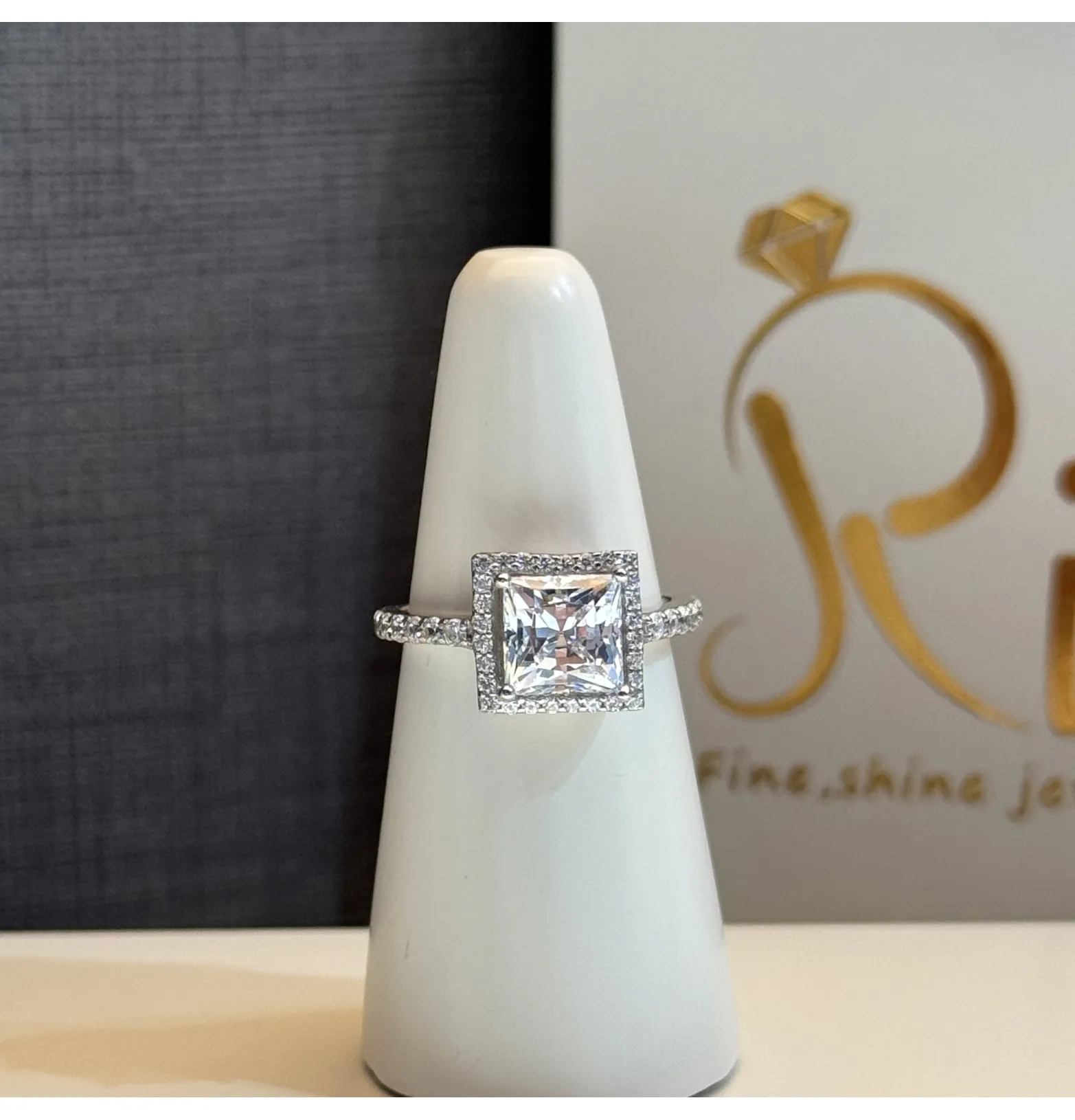 925 Sterling Silver Ring with Swarovski Zircon