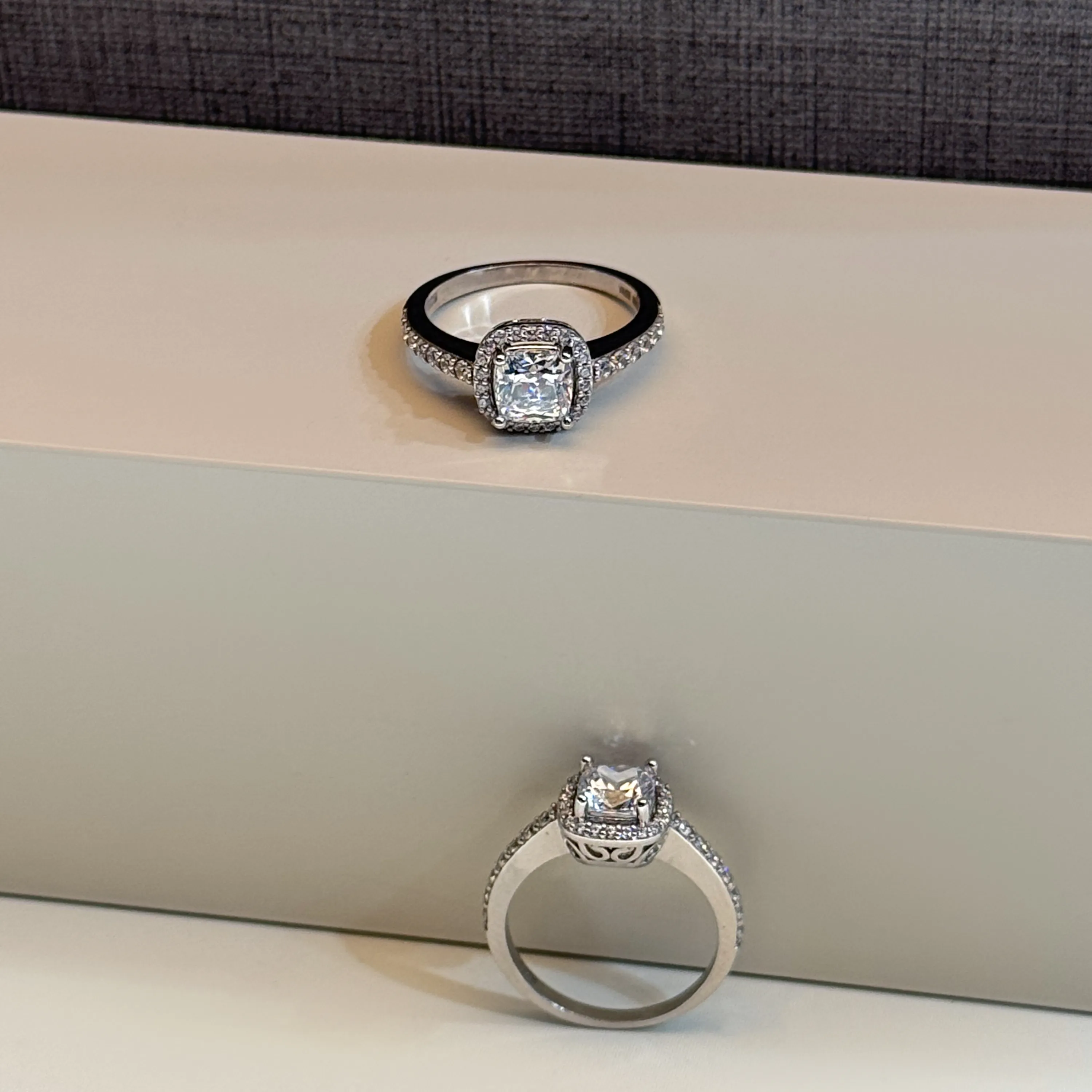 925 Sterling Silver Ring with Swarovski Zircon 925 Sterling Silver Ring with Swarovski Zircon